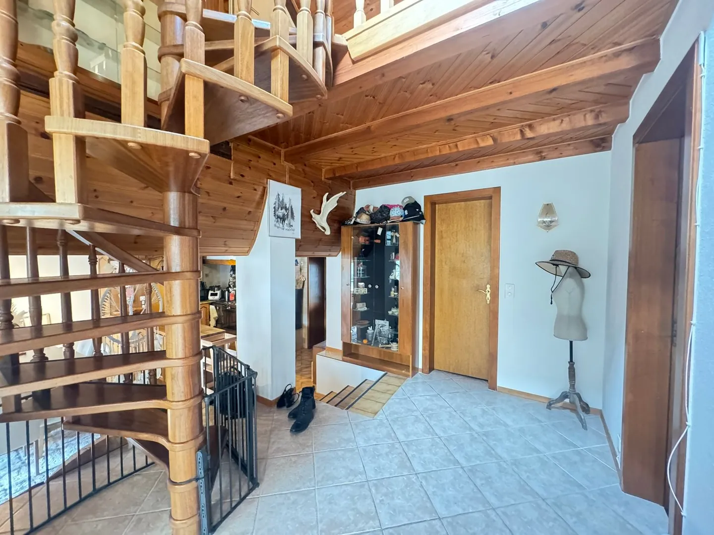 Detached house with neighboring house - Photo 16 of 30