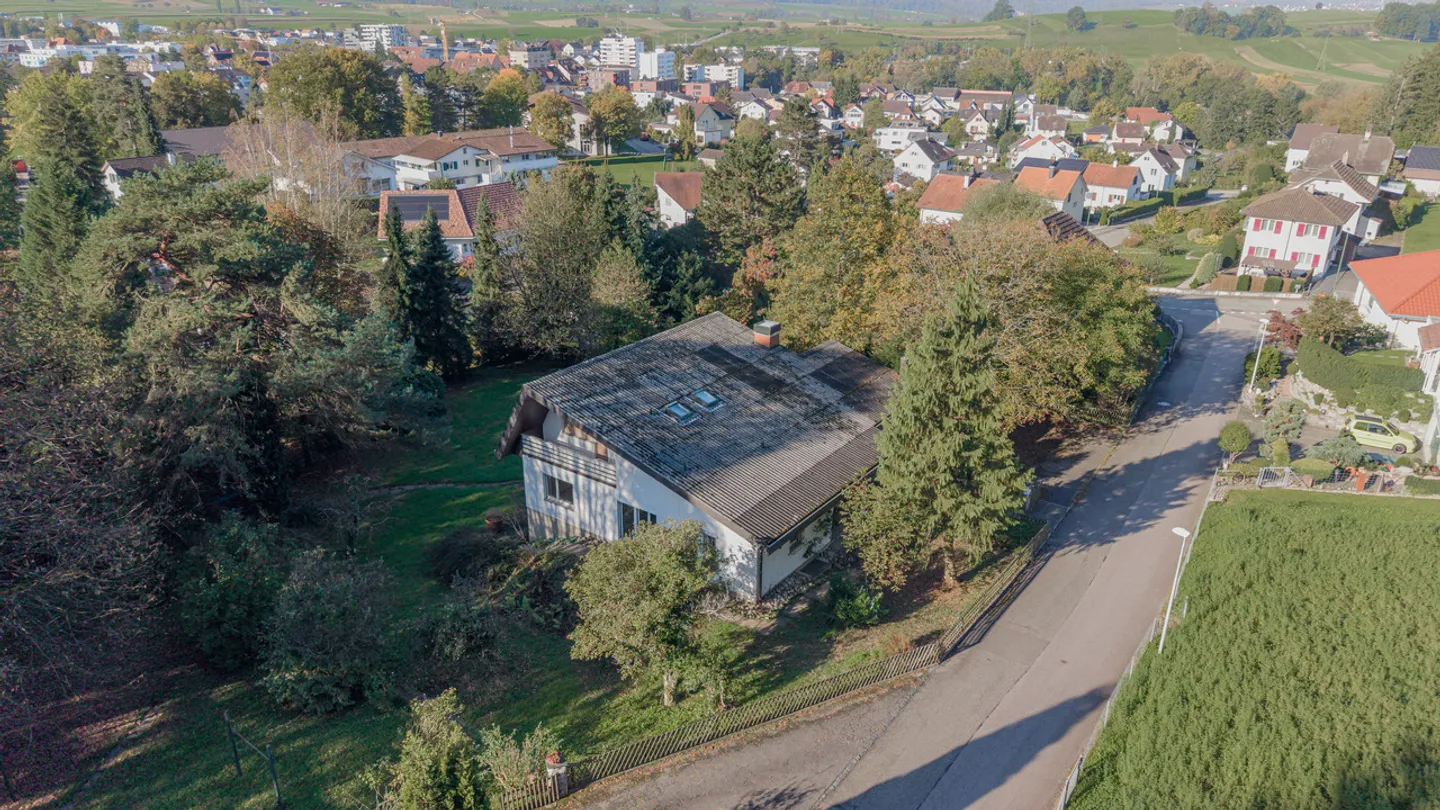 Weitläufiges Grundstück an erhöhter Lage - Foto 2 von 9