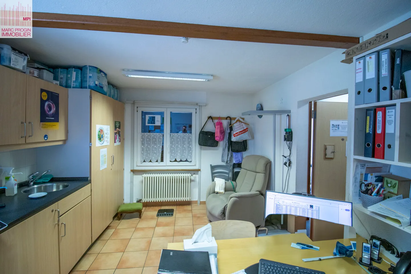 Proprietà in affitto con 13 camere e aree di servizio - Foto 14 di 16