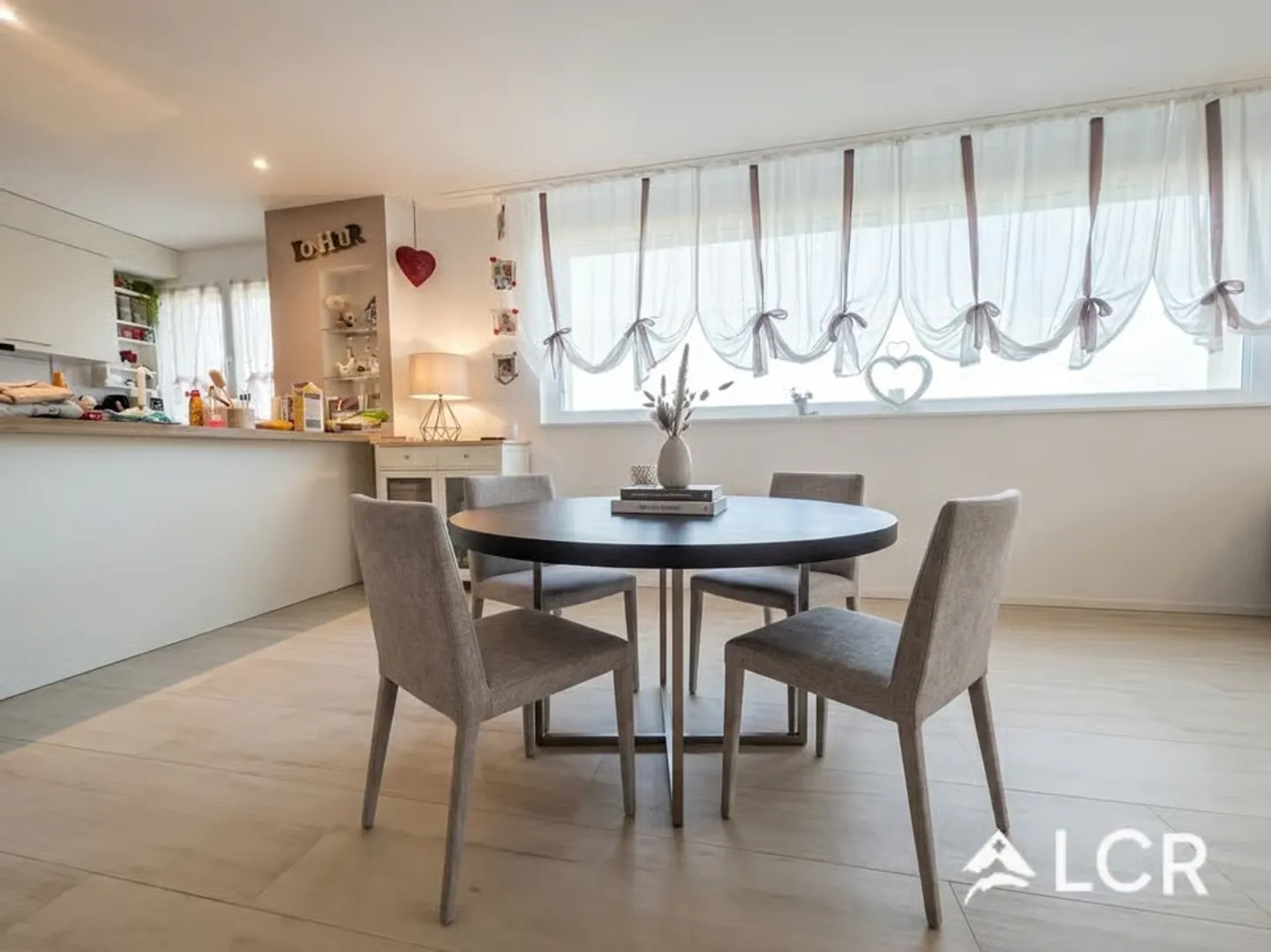 Magnificent 3.5-room apartment / 2 bedrooms / 2 bathrooms / 1 balcony / 2 parking spaces - Photo 2 of 13