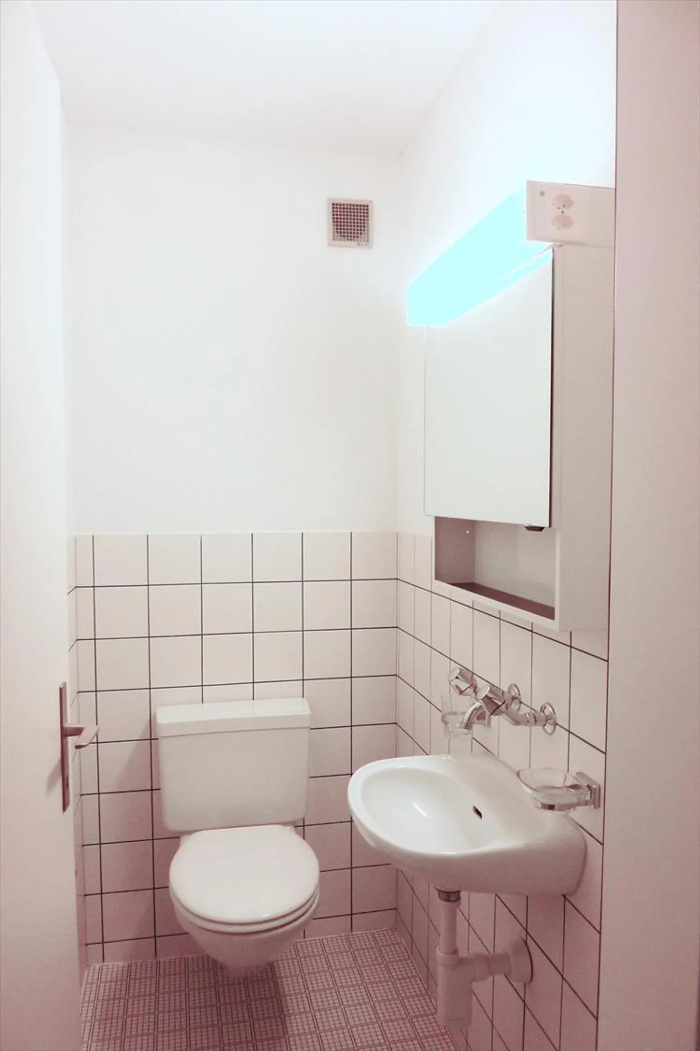 Vivere in una posizione centrale - in un ambiente verde con area salotto - Foto 6 di 10