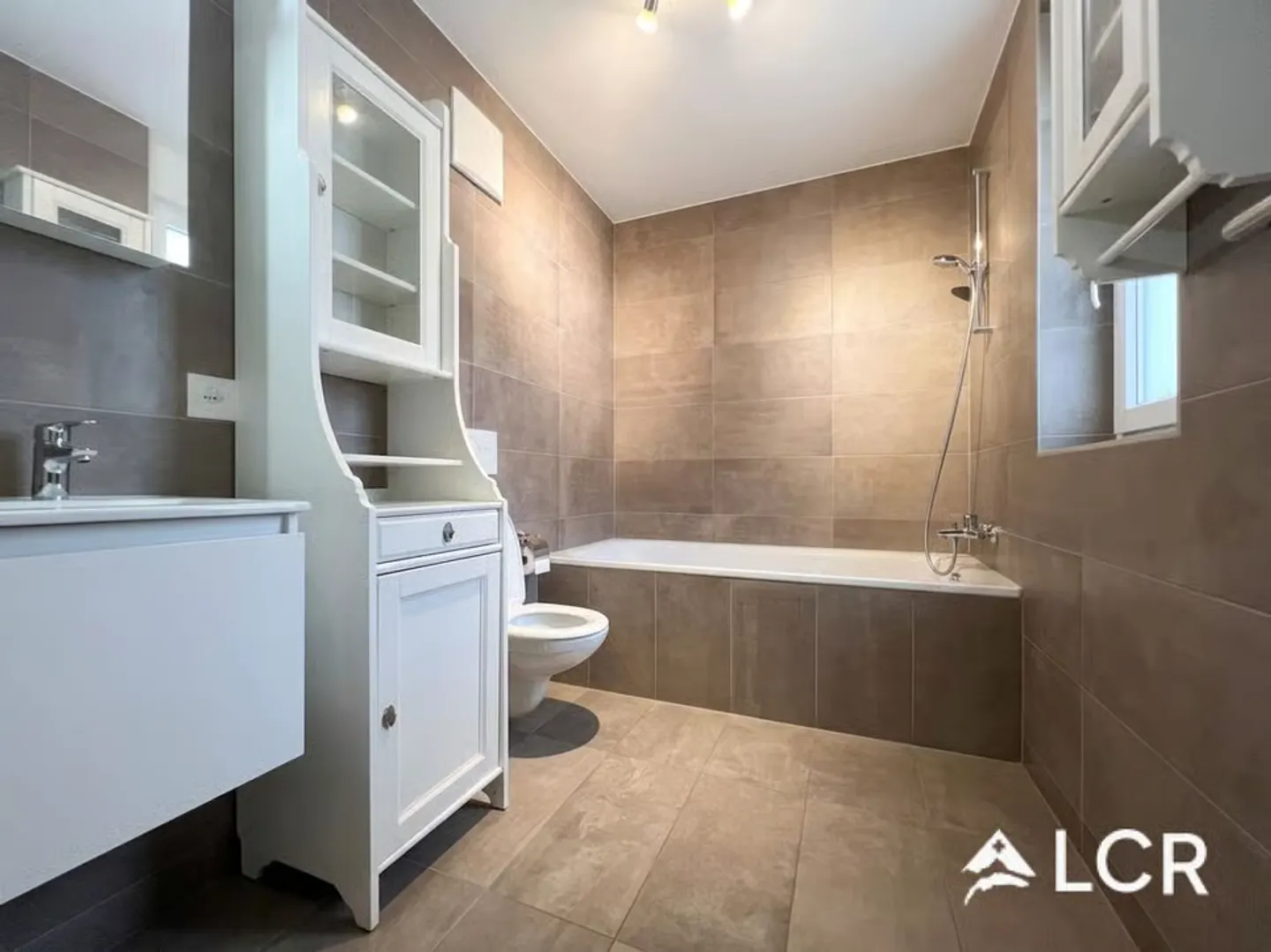 Magnificent 3.5-room apartment / 2 bedrooms / 2 bathrooms / 1 balcony / 2 parking spaces - Photo 6 of 13