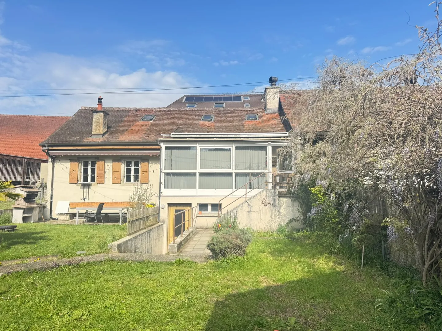 Detached house with neighboring house - Photo 1 of 30