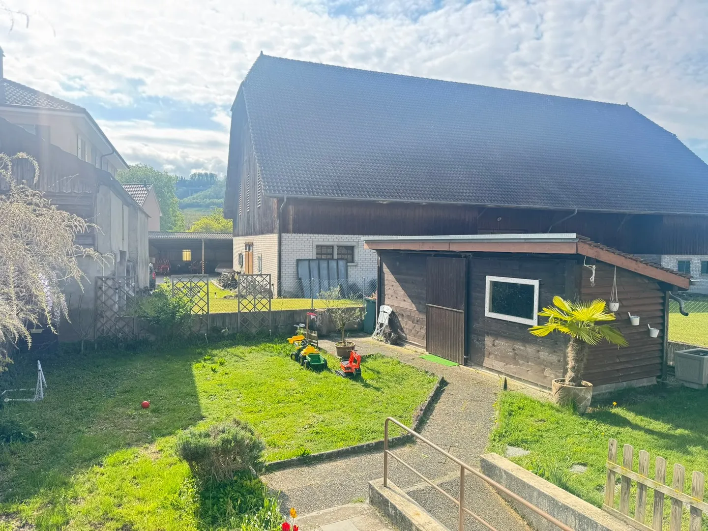 Detached house with neighboring house - Photo 28 of 30