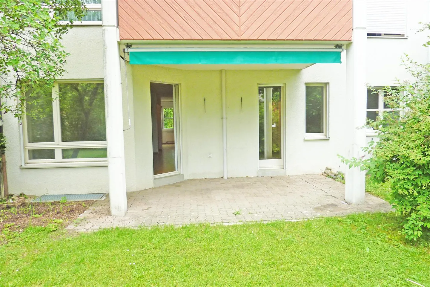 Vivere in una posizione centrale - in un ambiente verde con area salotto - Foto 10 di 10