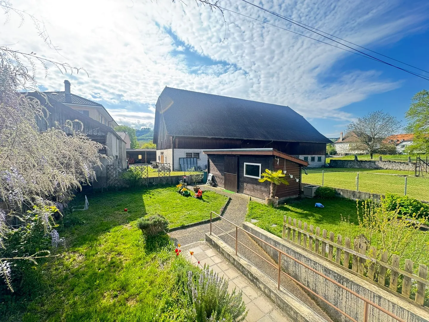Detached house with neighboring house - Photo 29 of 30