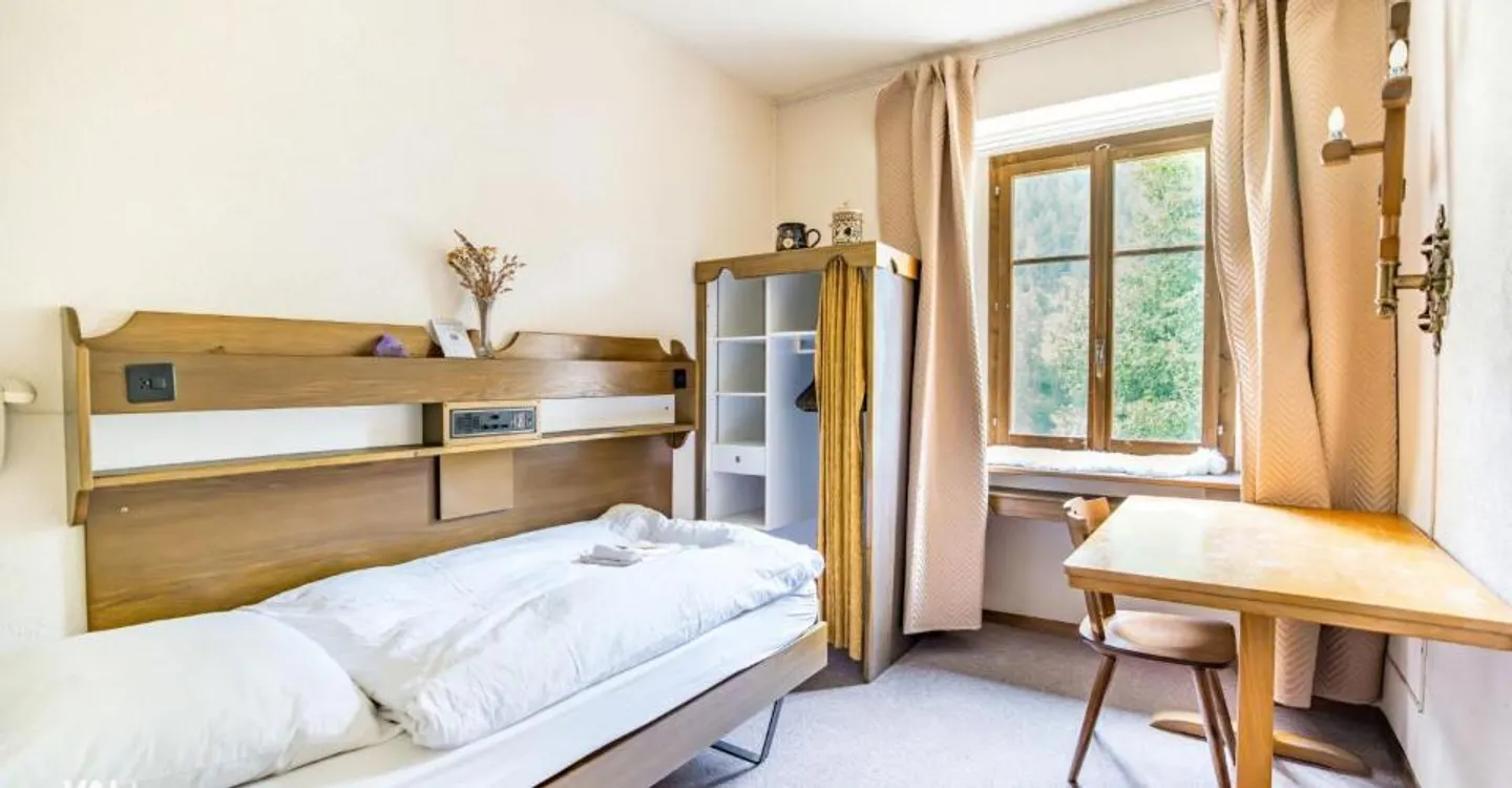 Former hotel with extraordinary potential in a dream location with stunning views in Lötschental - Photo 5 of 13