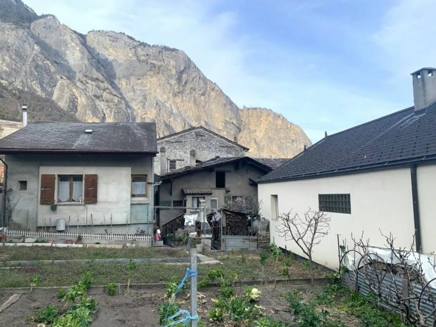 Dorfhaus mit 5,5 Zimmern in Chamoson - Foto 2 von 14