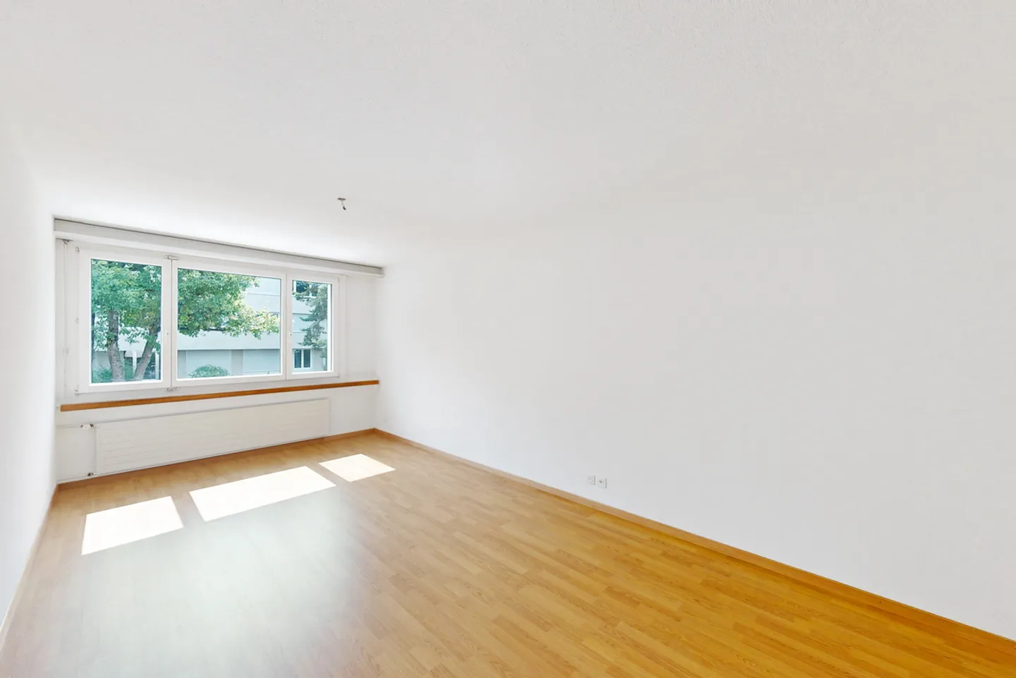 Sunny apartment in beautiful Höngg for 1 year limited - Photo 4 of 7