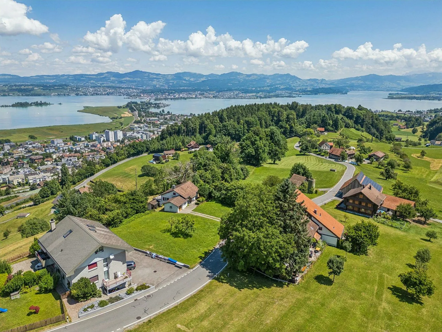 Casa unifamiliare indipendente con vista libera sul lago di Zurigo - Foto 1 di 13