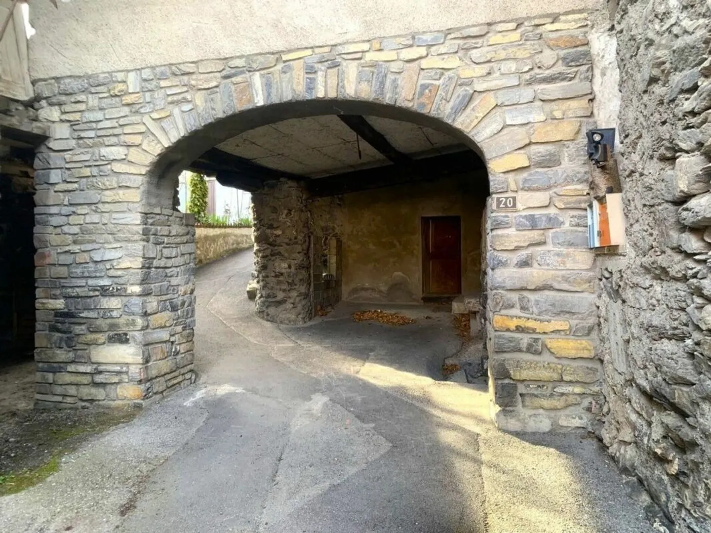 Dorfhaus mit 5,5 Zimmern in Chamoson - Foto 3 von 14