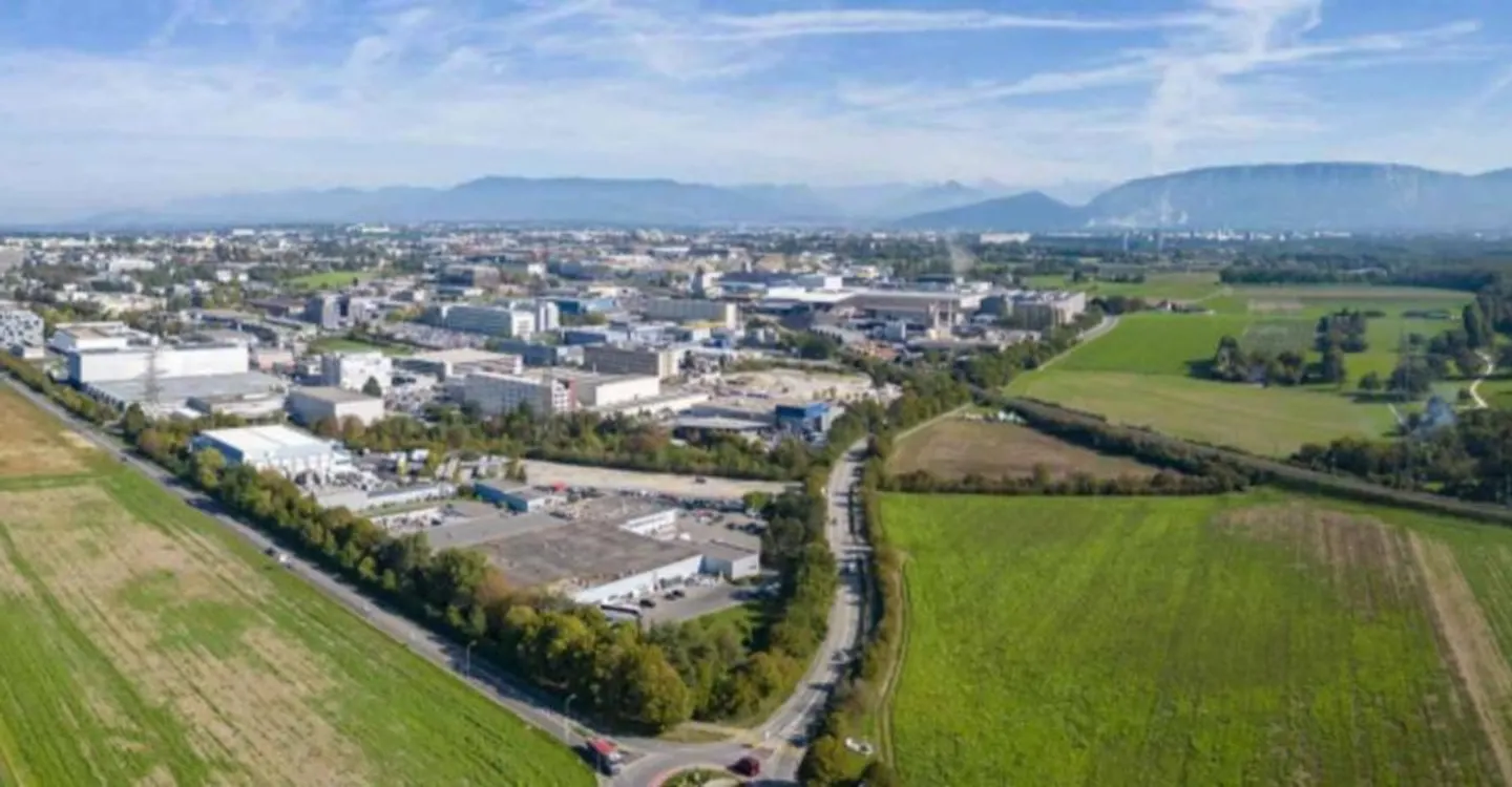 MULTIFUNKTIONALES GEBÄUDE MIT 3 EBENEN IN MEYRIN - Foto 1 von 1