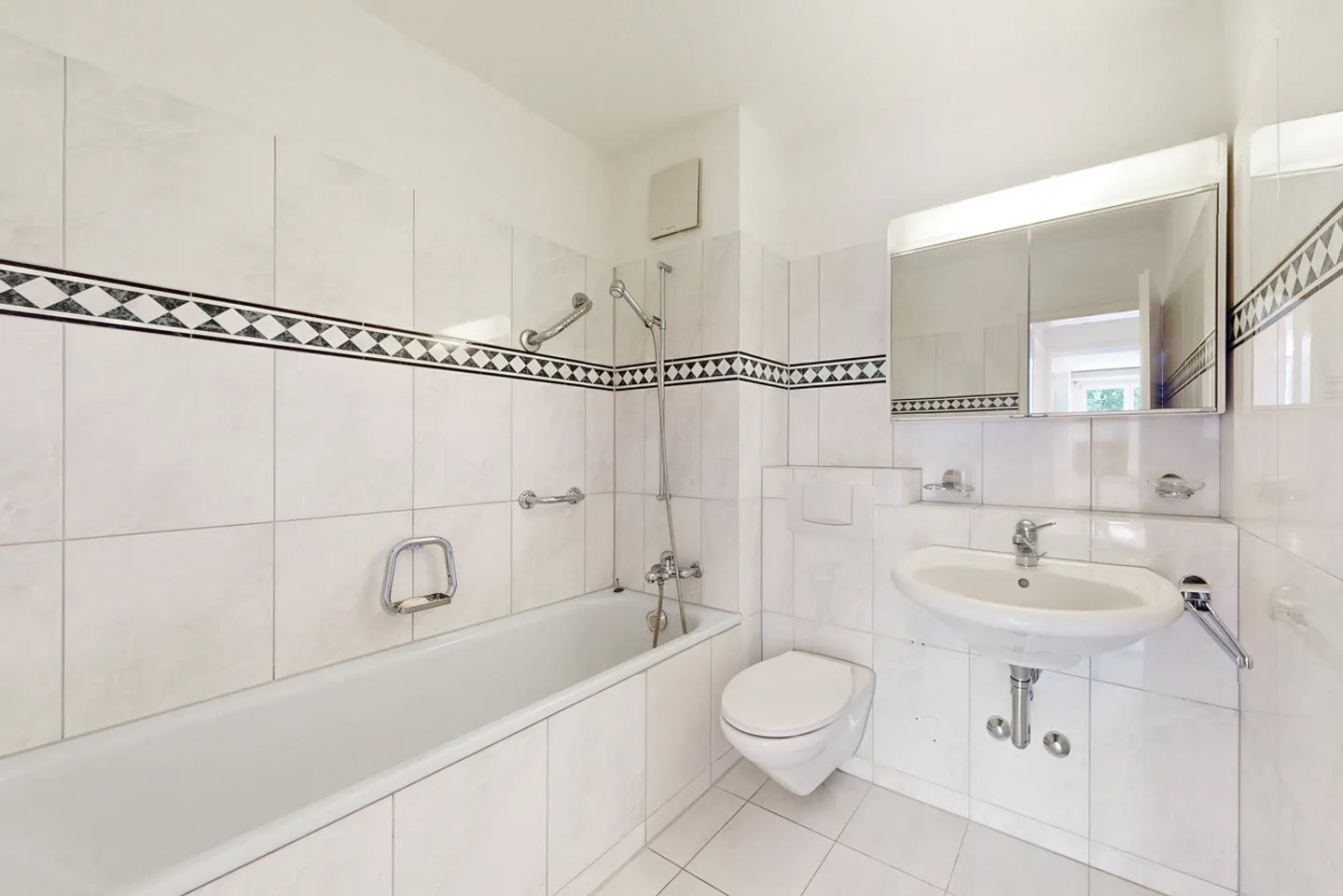 Sunny apartment in beautiful Höngg for 1 year limited - Photo 7 of 7
