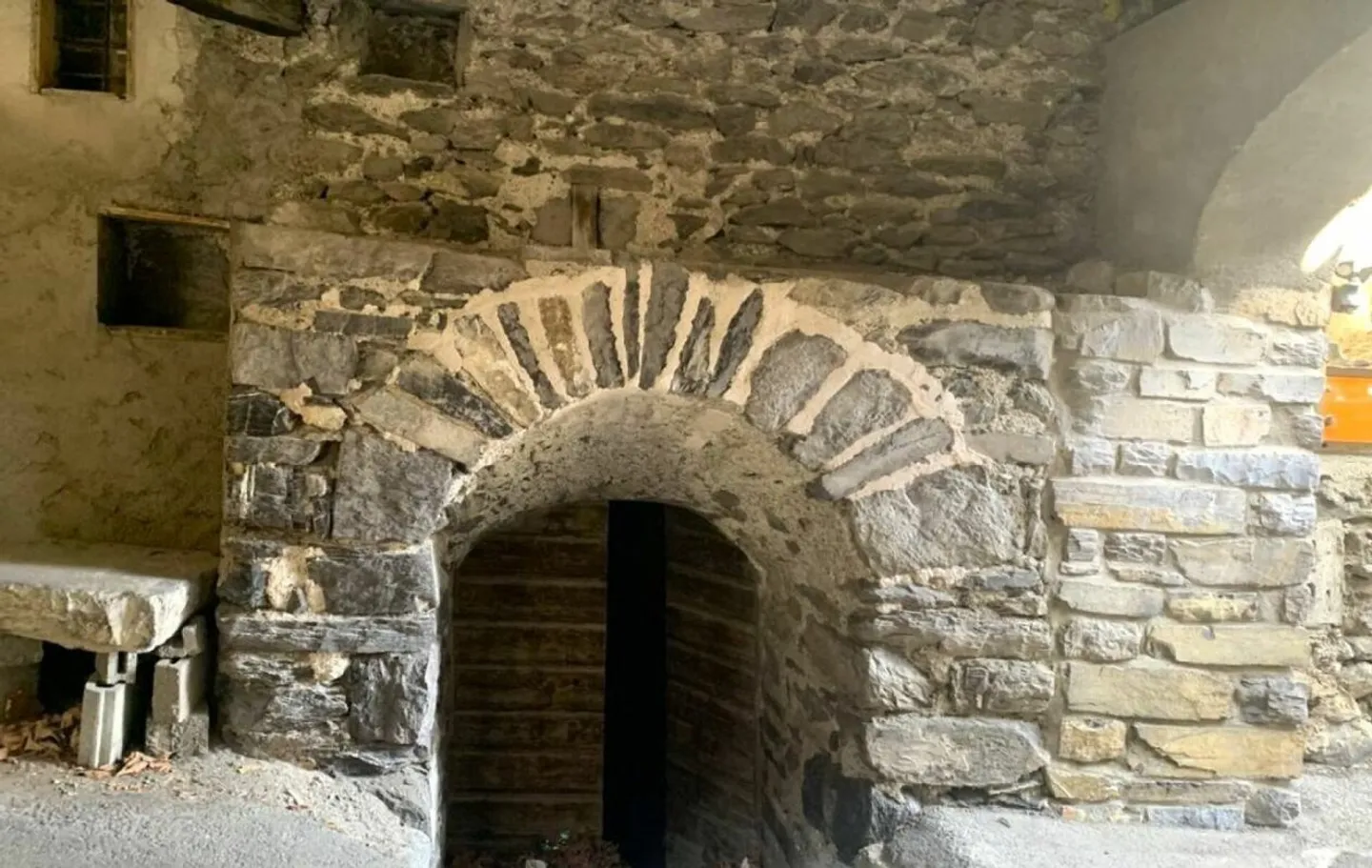 Dorfhaus mit 5,5 Zimmern in Chamoson - Foto 4 von 14