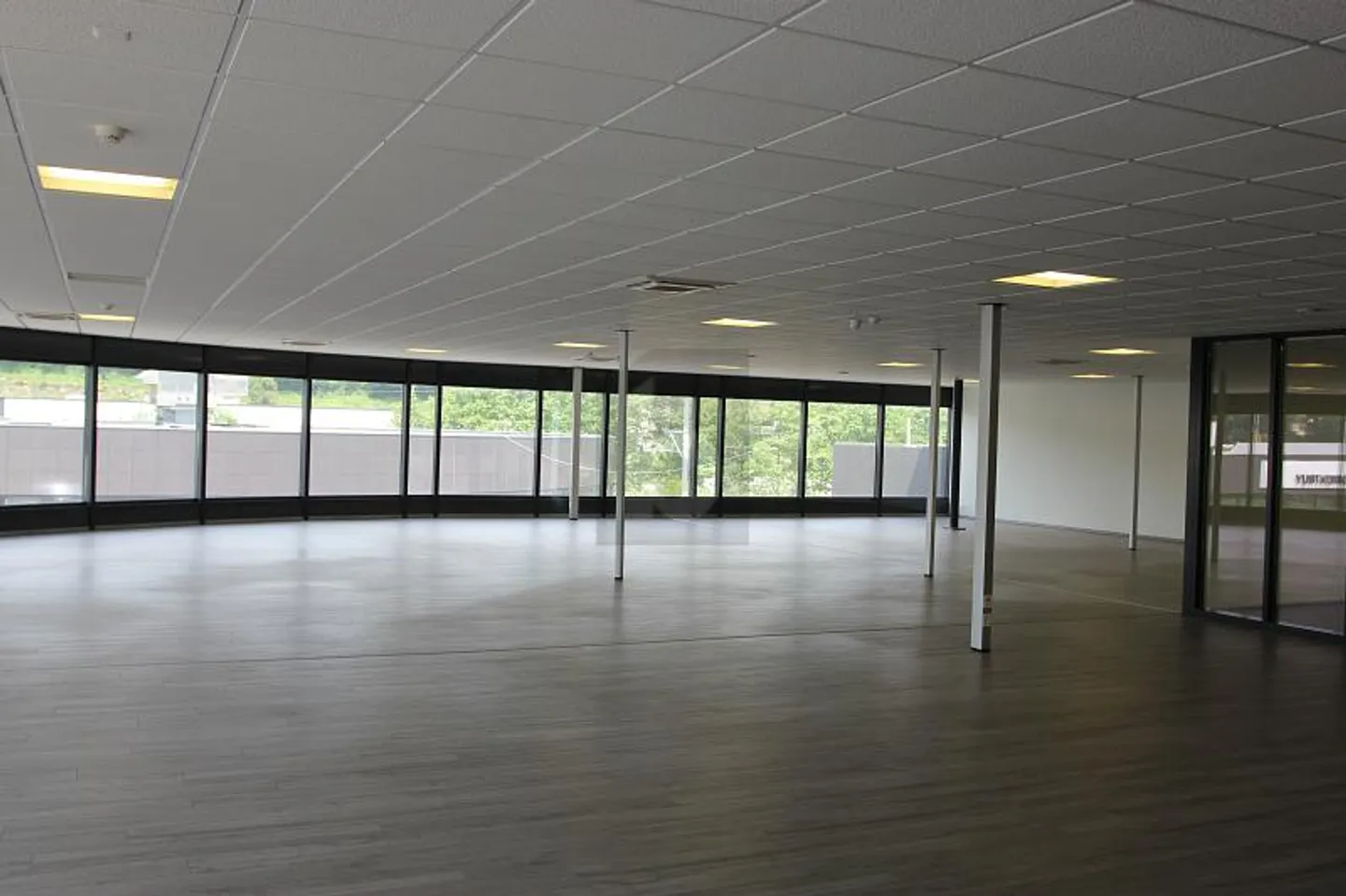 Geräumiger Büroraum in Porrentruy - Foto 1 von 6