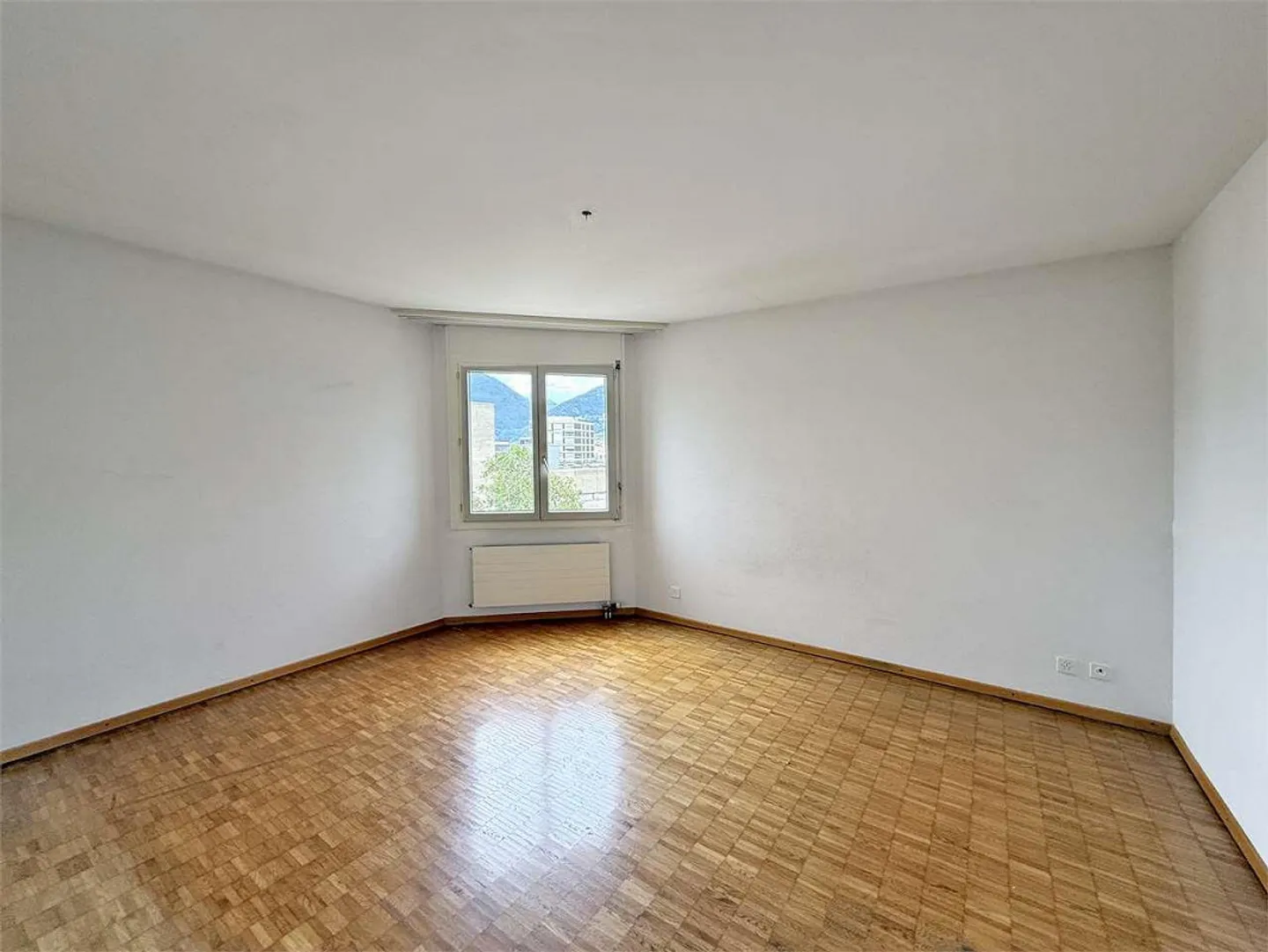 Luminoso 4.5 pièces dans une zone stratégique à Breganzona - Photo 4 sur 8