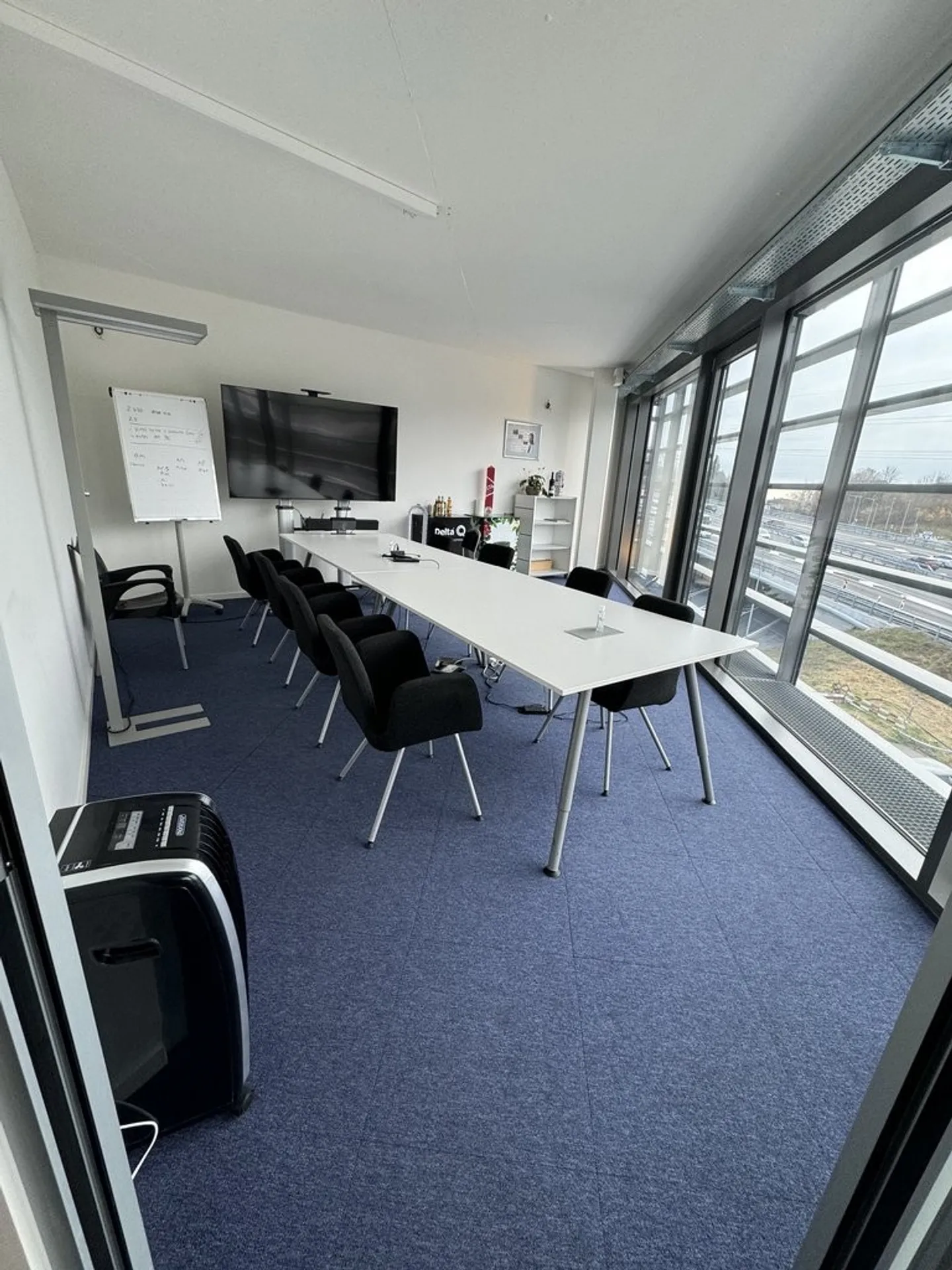 Bright area ideally located! - Photo 1 of 7