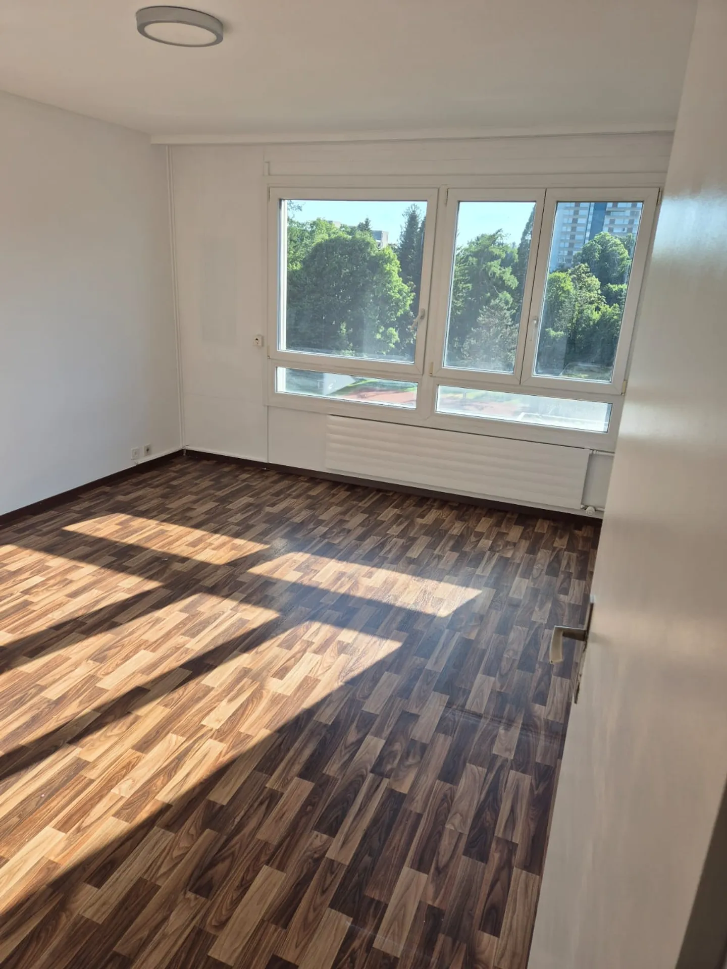 Camera condivisa luminosa in affitto in una posizione molto buona a Bümpliz - Foto 1 di 6