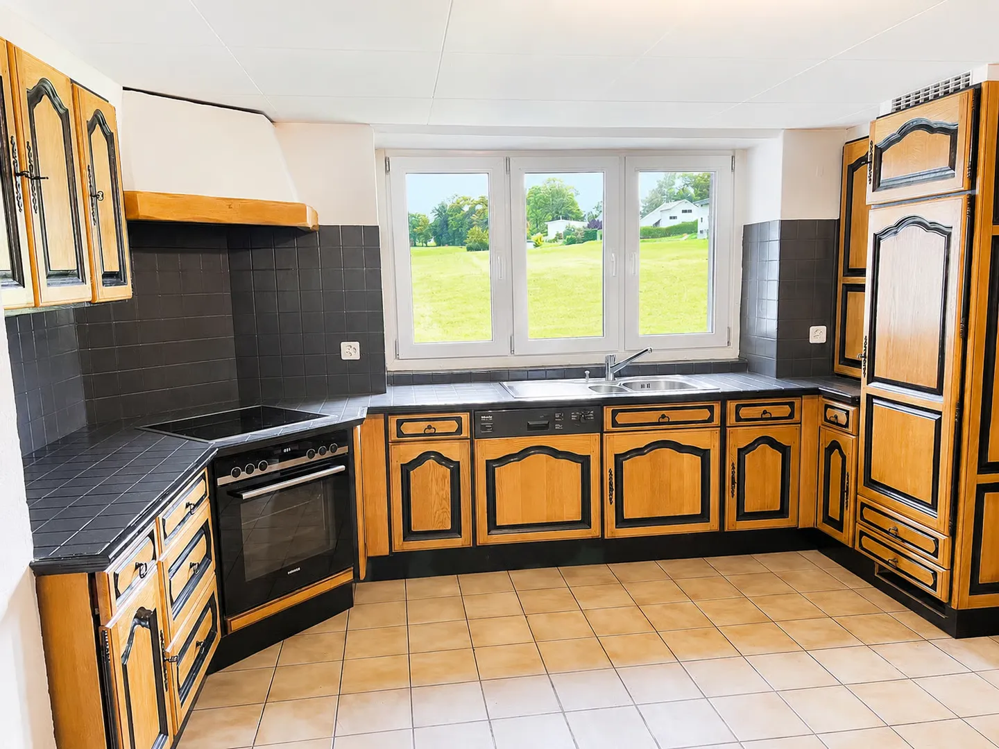 Ferme de caractère avec 3 appartements indépendants sur un terrain de 2'998 m² - Photo 8 sur 9