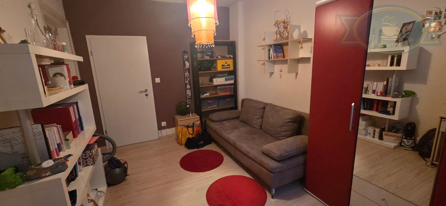 Building with a large apartment, laboratory, and housing - Photo 8 of 17