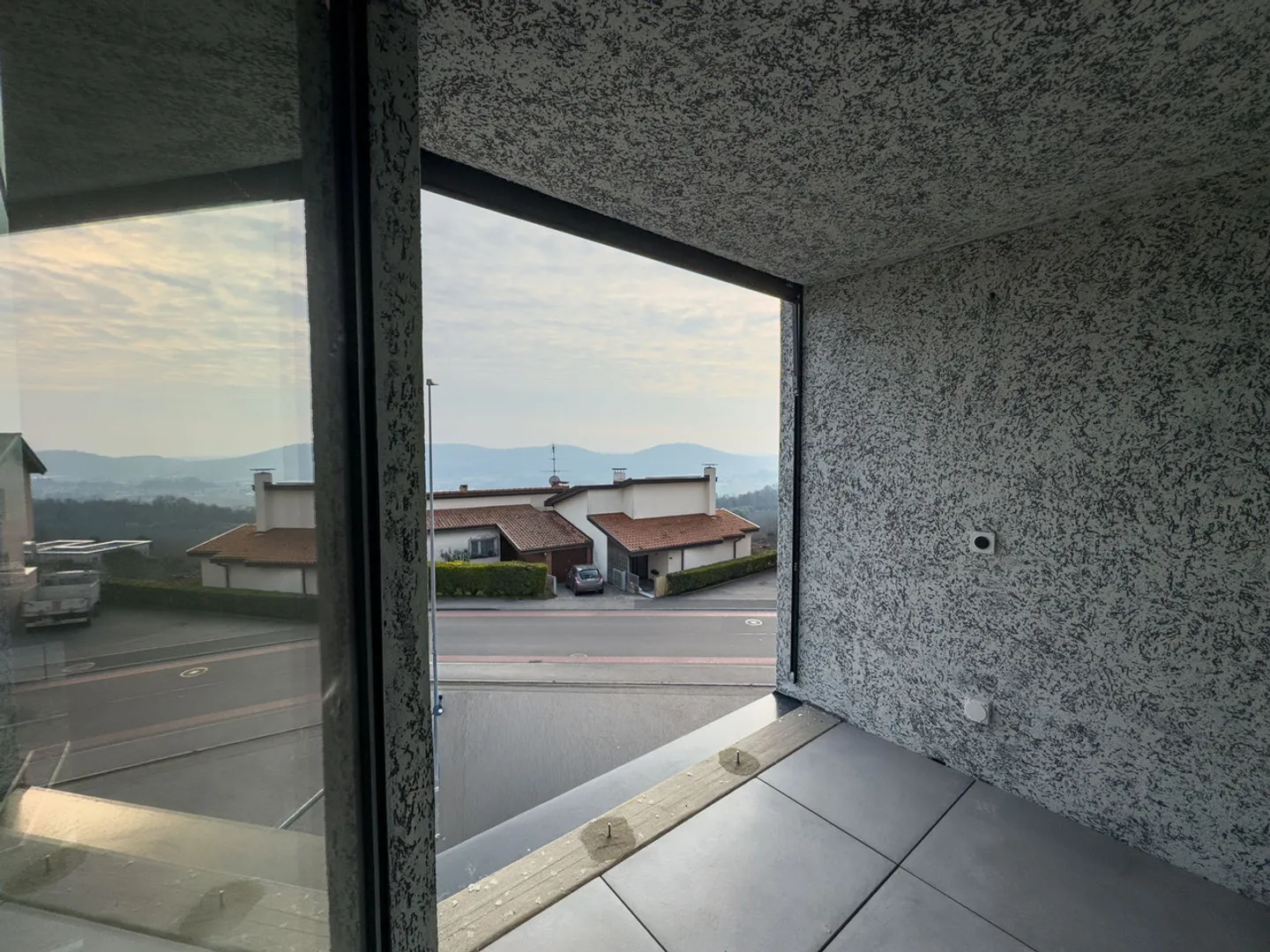 Modernes Duplex-Apartment in Besazio - Foto 6 von 18