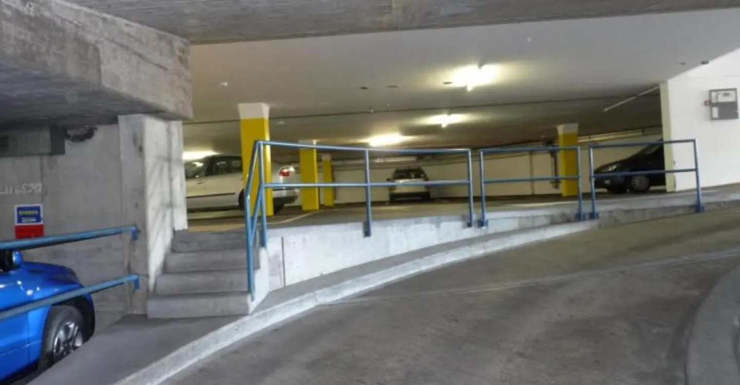 Nous avons de la place pour votre voiture ! - près de la gare et du centre - Photo 3 sur 4