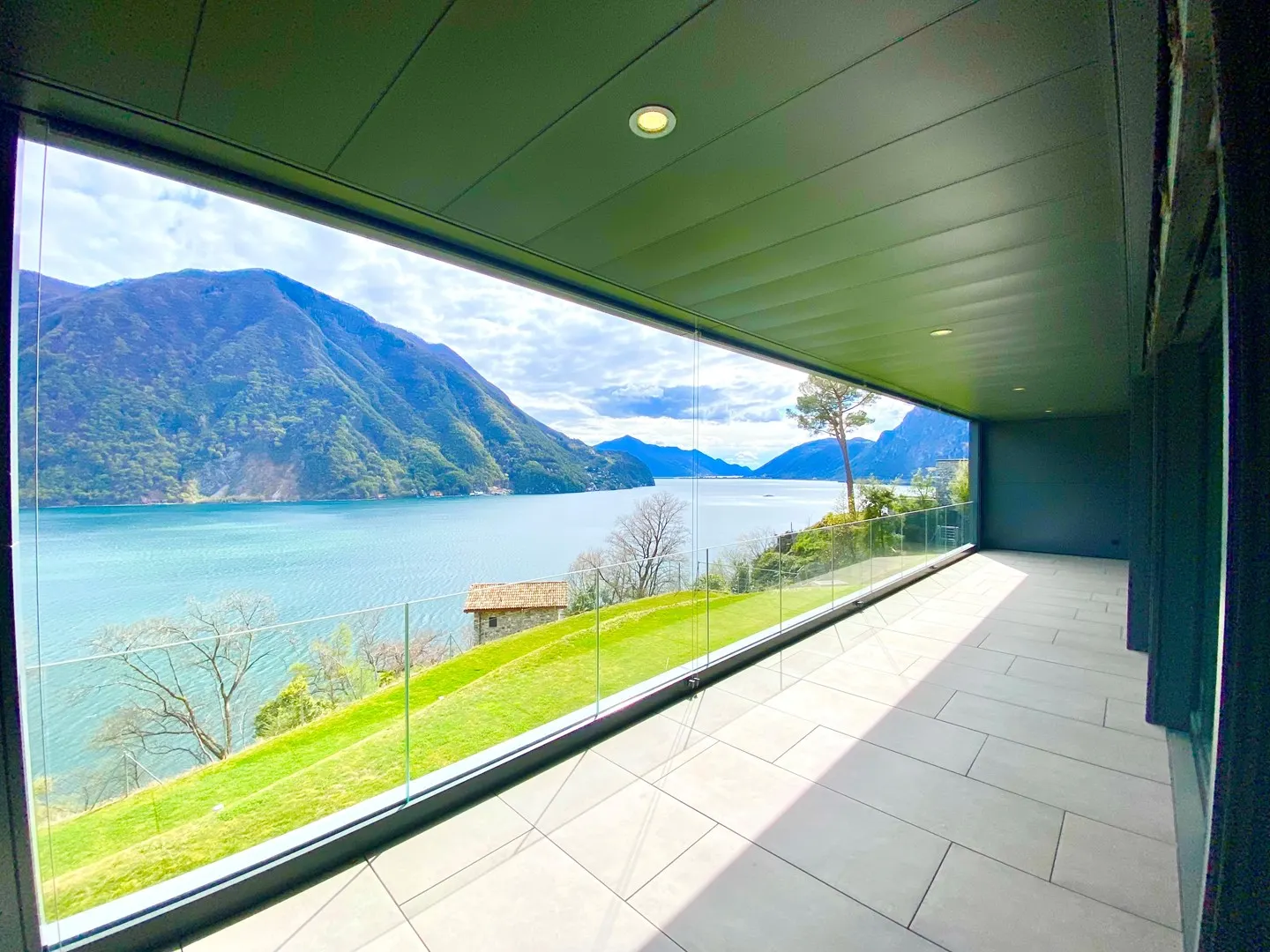 Luxury Penthouse Castagnola - Photo 1 of 9