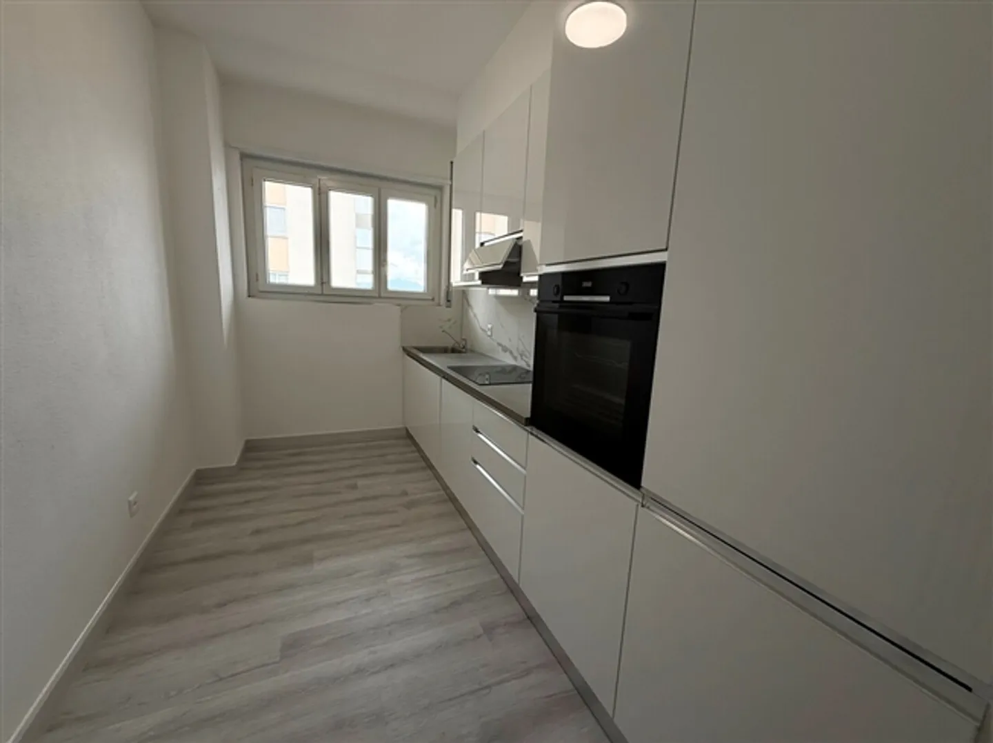 FINO A 3 MESI GRATUITI – Appartamento ristrutturato di 3,5 locali a Chiasso - Foto 1 di 9