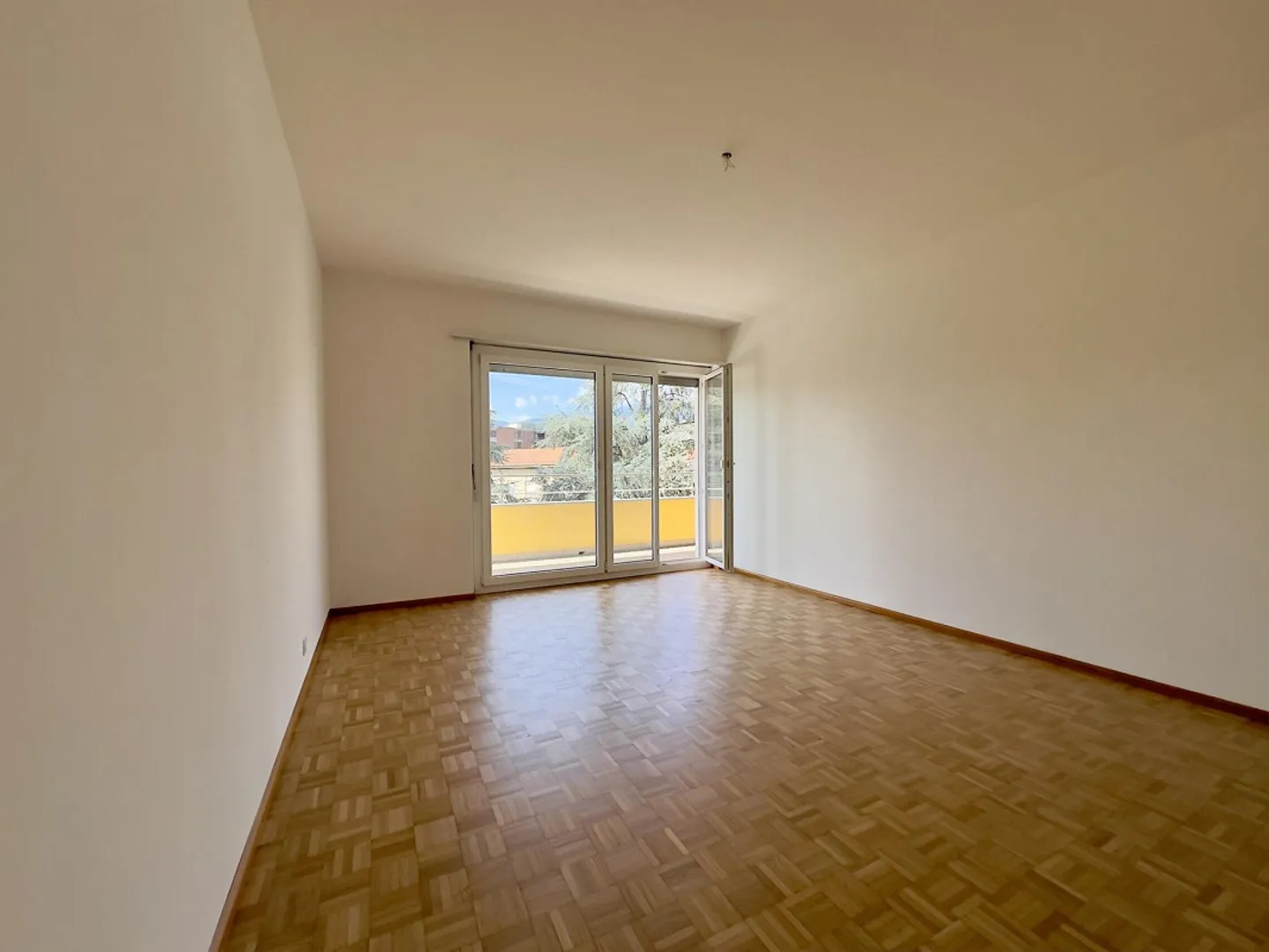 Ampio appartamento di 3,5 locali con posto auto a Viganello - Foto 5 di 10