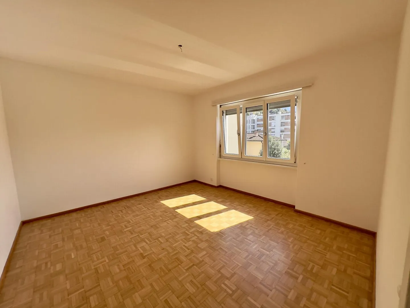 Ampio appartamento di 3,5 locali con posto auto a Viganello - Foto 8 di 10