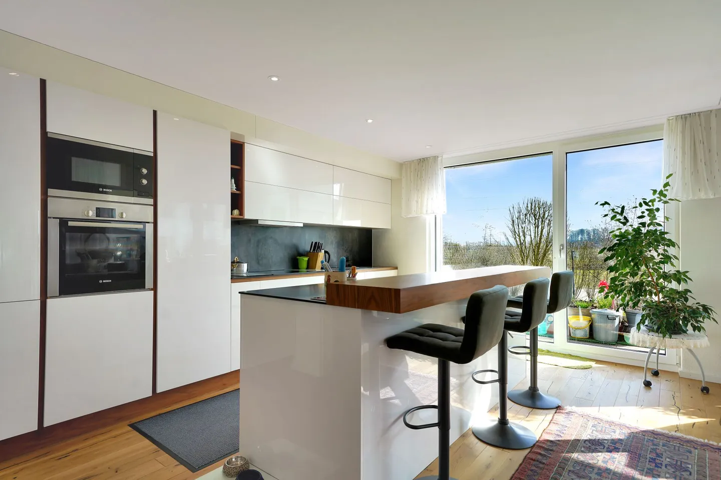 Modern, bright terrace apartment with large garden - Photo 4 of 13