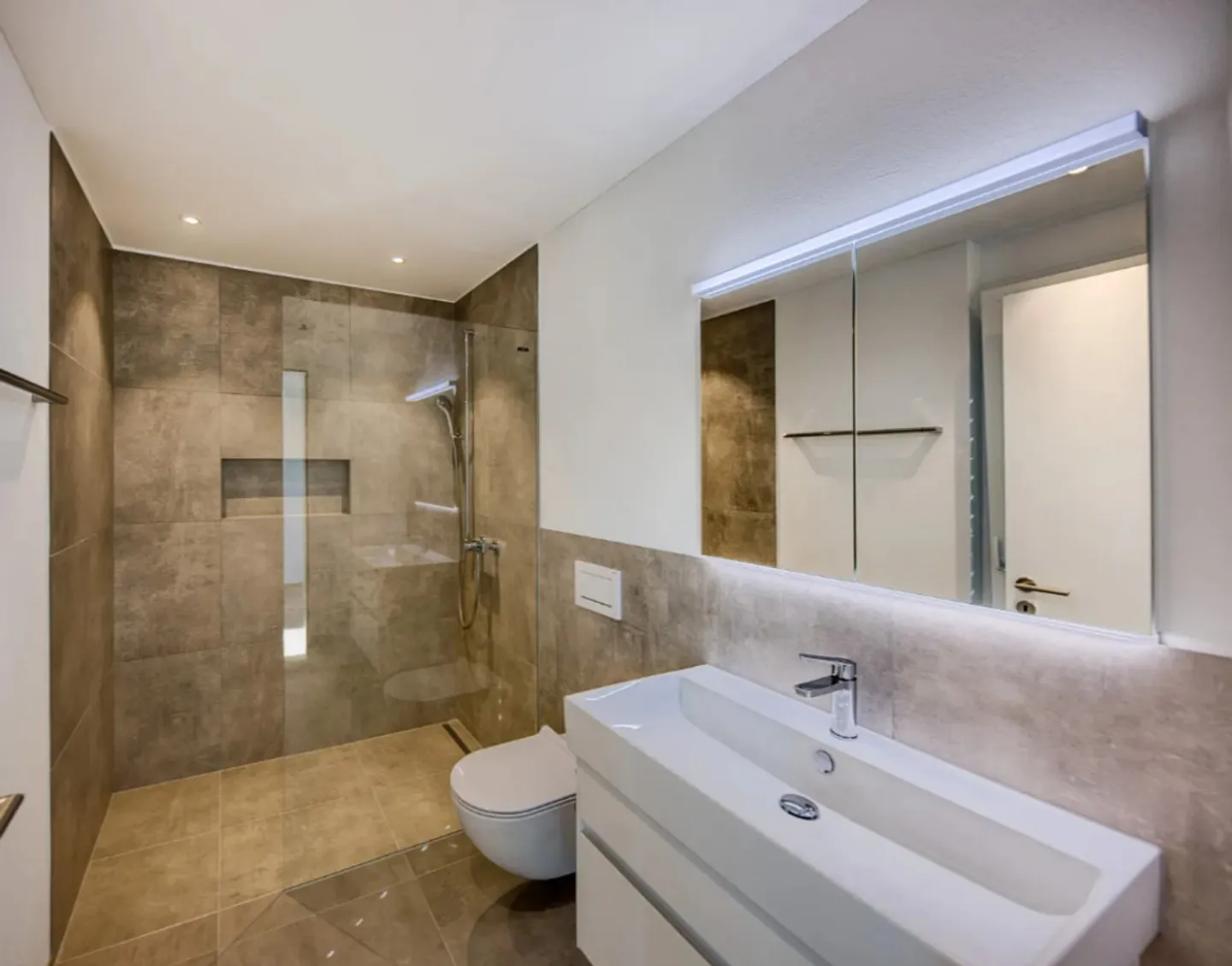 ERSTVERMIETUNG  - moderne 3.5-Zimmer-Wohnung im Eigentumsstandard mit 101 m² Wohnfläche - Foto 7 von 8