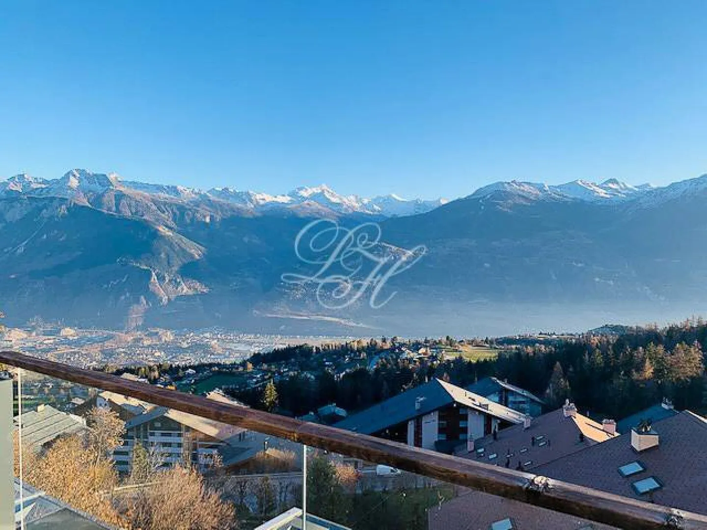 4.5 Room Apartment in Crans-Montana - Photo 3 of 18