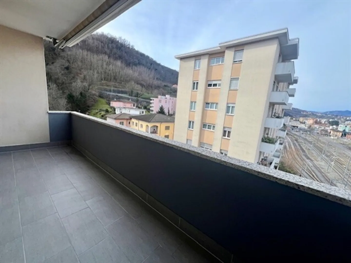 FINO A 3 MESI GRATUITI – Appartamento ristrutturato di 3,5 locali a Chiasso - Foto 8 di 9