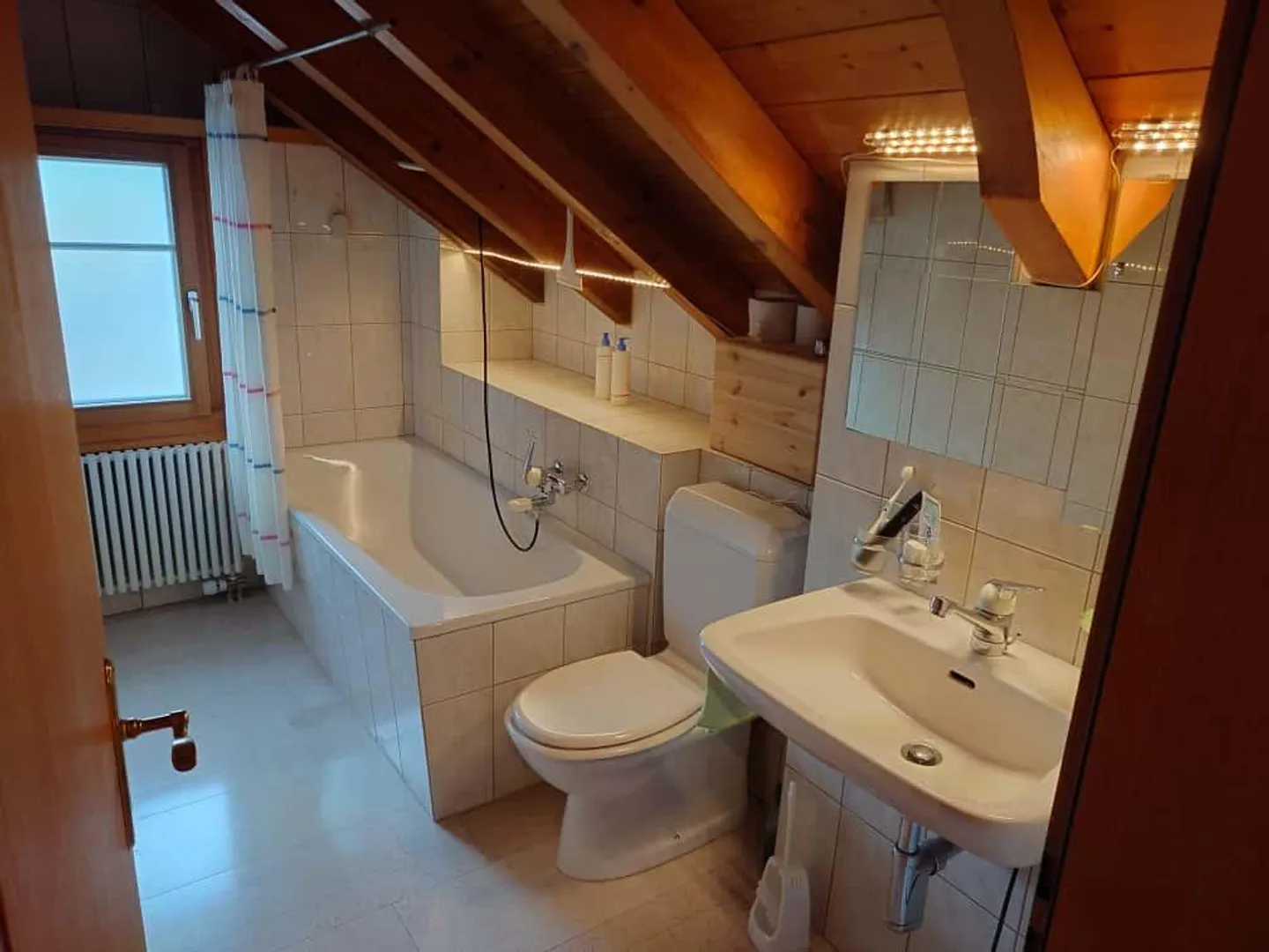 Charmante appartement sous les toits de 1 chambre à Appenzell - Photo 4 sur 10