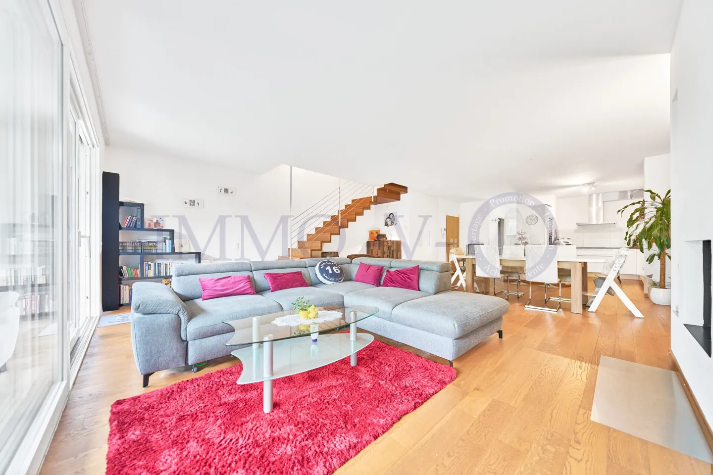 GERÄUMIGES HOCHWERTIGES DUPLEX MIT GÄRTEN UND BALKON - Foto 1 von 13