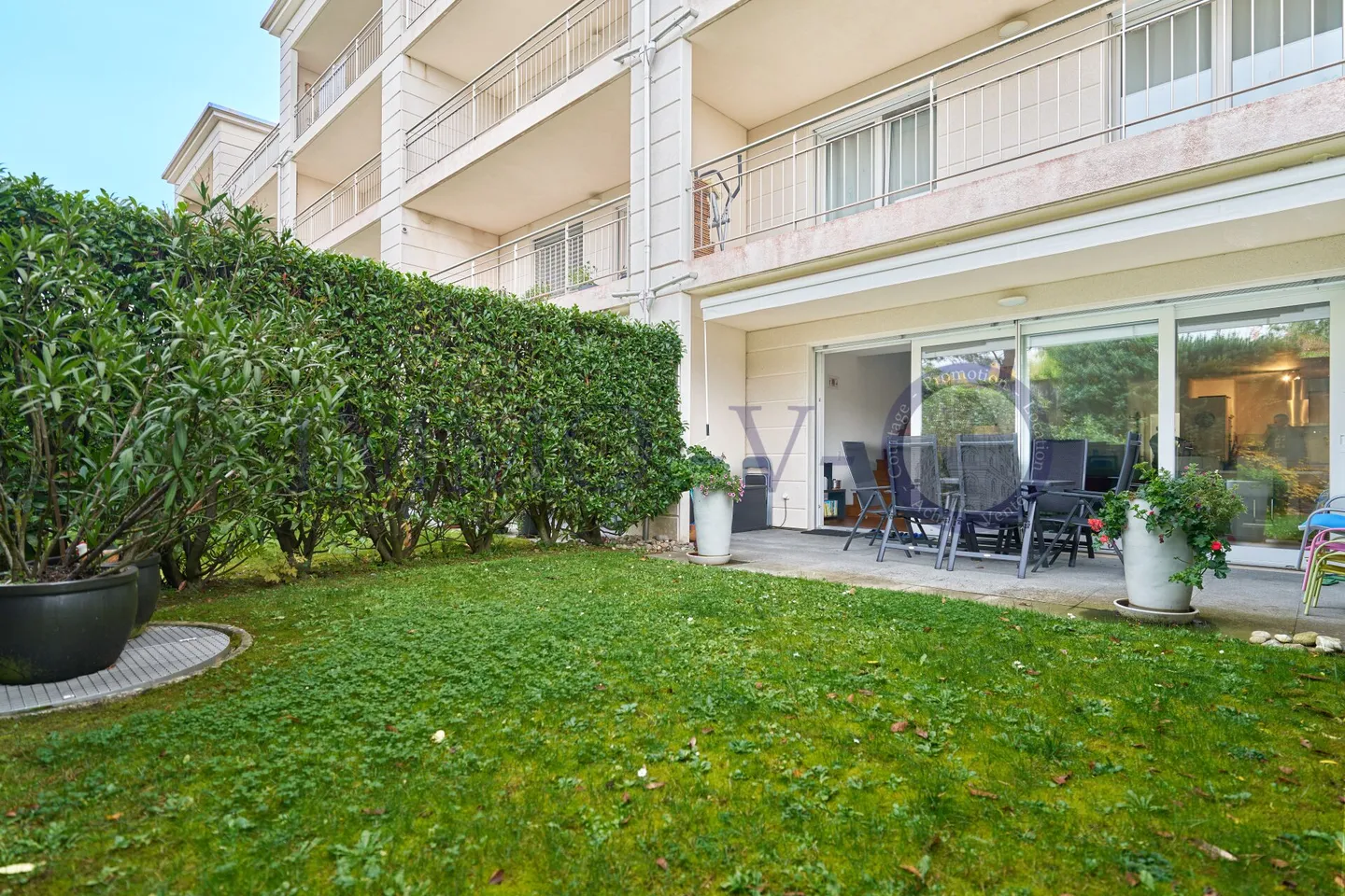 GERÄUMIGES HOCHWERTIGES DUPLEX MIT GÄRTEN UND BALKON - Foto 2 von 13