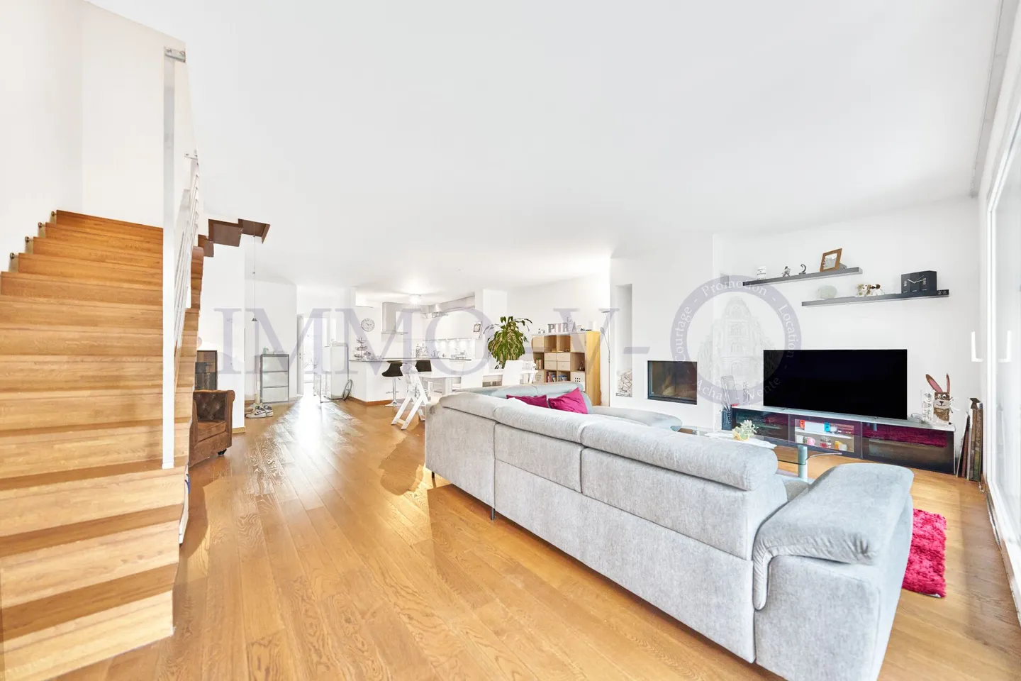 GERÄUMIGES HOCHWERTIGES DUPLEX MIT GÄRTEN UND BALKON - Foto 3 von 13