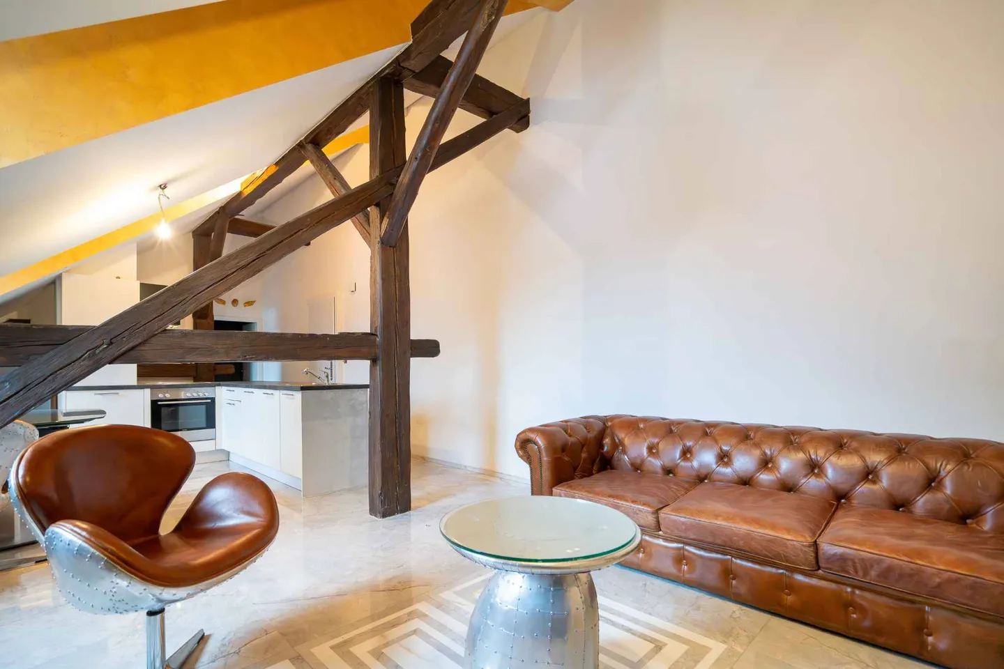 Charmante 2,5-Zimmer-Wohnung, möbliert, 10 Min. von der EHL entfernt - Foto 1 von 6