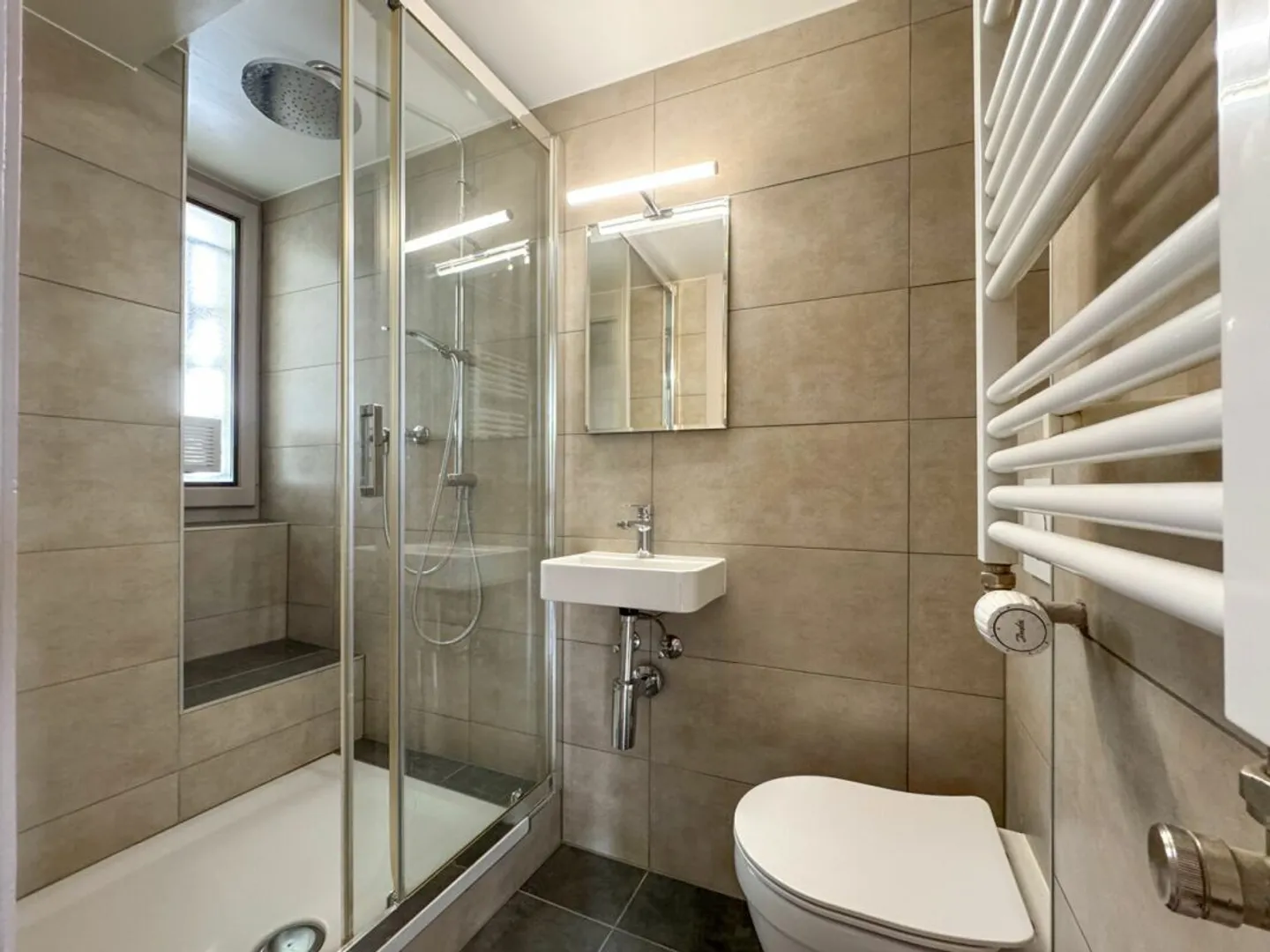 Magnifico appartamento di 5,5 locali completamente ristrutturato. - Foto 12 di 16