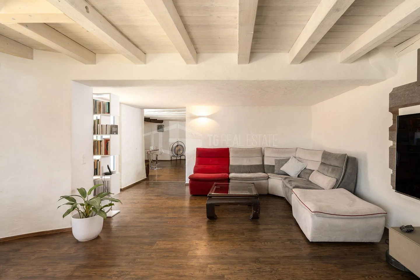 EINE OASE DER PRIVATSPHÄRE: VILLA MIT TEICH UND DEPENDANCE - Foto 5 von 20
