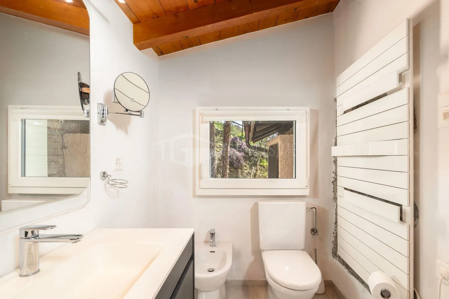 EINE OASE DER PRIVATSPHÄRE: VILLA MIT TEICH UND DEPENDANCE - Foto 10 von 20