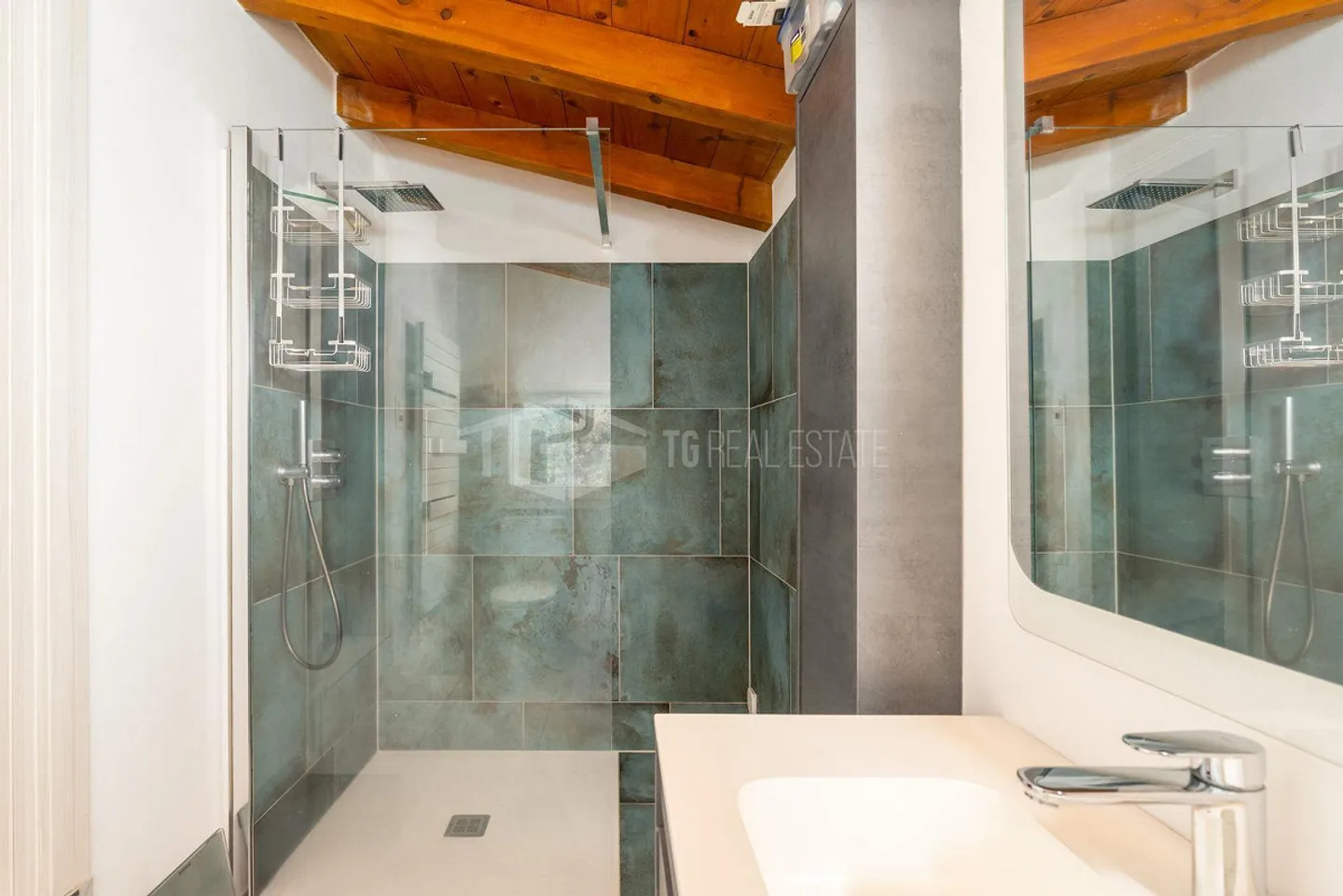 EINE OASE DER PRIVATSPHÄRE: VILLA MIT TEICH UND DEPENDANCE - Foto 11 von 20