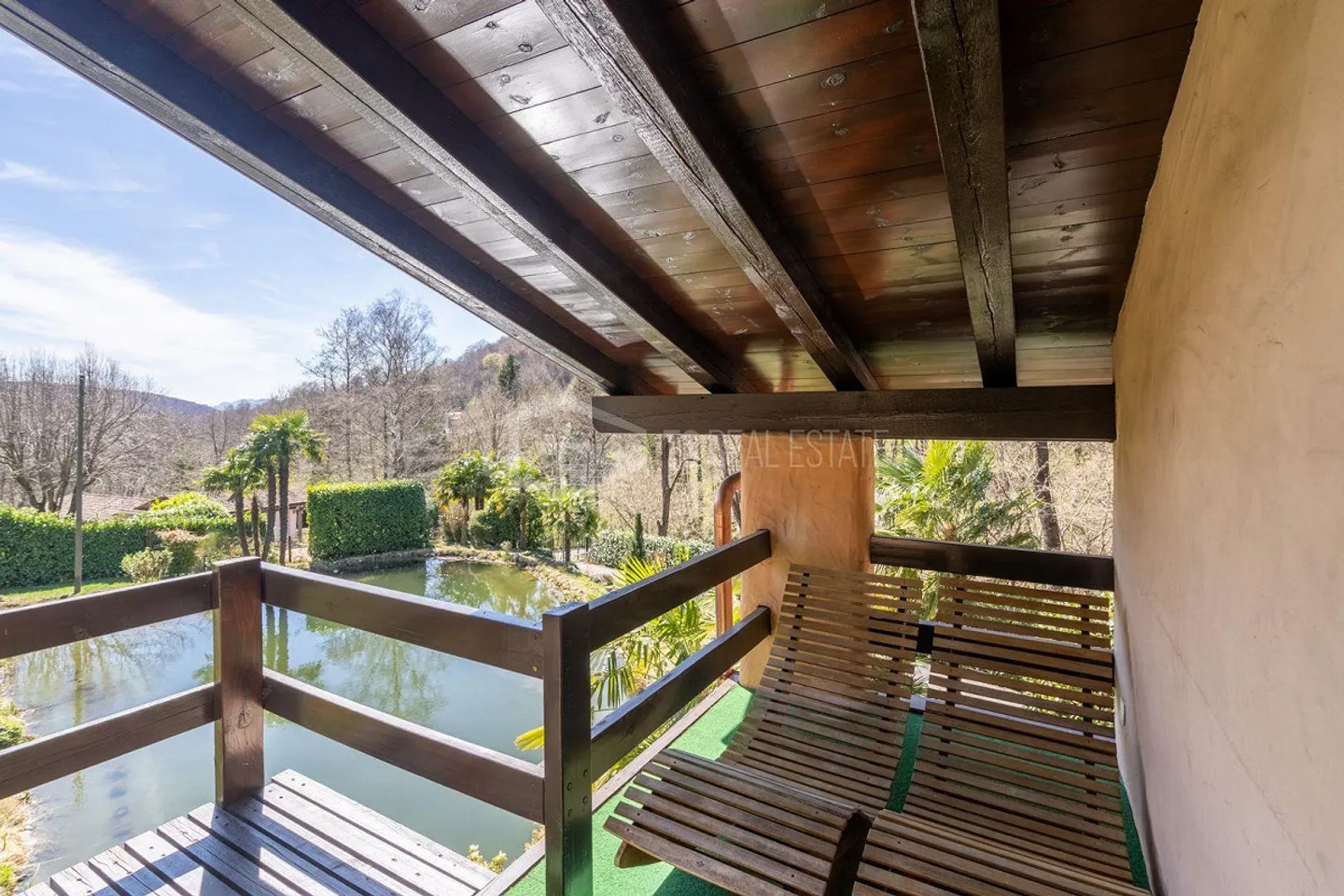 EINE OASE DER PRIVATSPHÄRE: VILLA MIT TEICH UND DEPENDANCE - Foto 15 von 20
