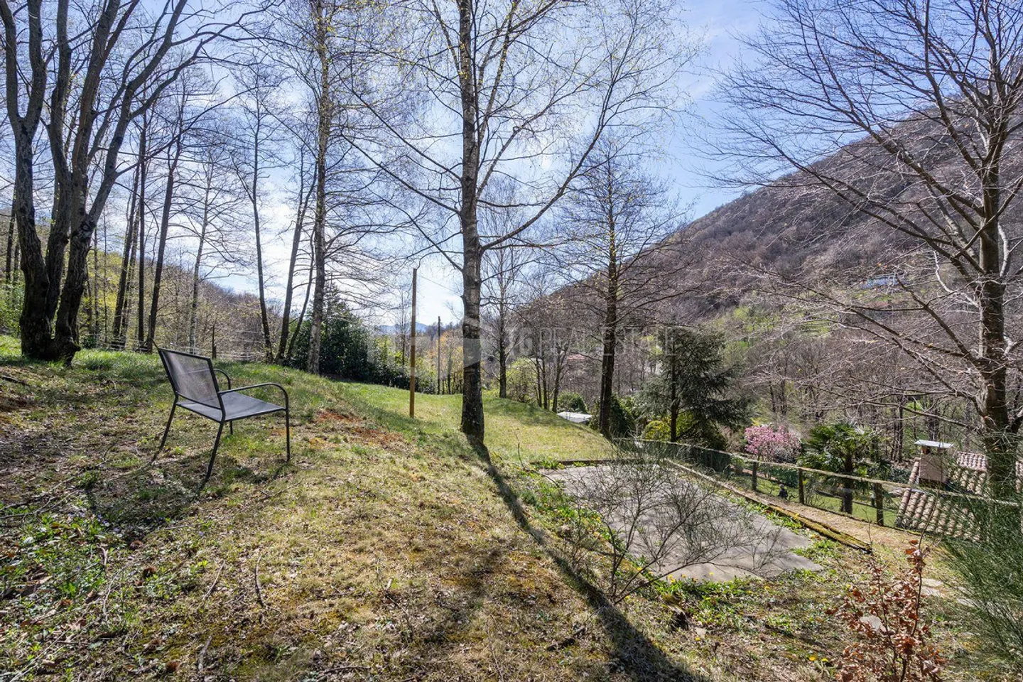 EINE OASE DER PRIVATSPHÄRE: VILLA MIT TEICH UND DEPENDANCE - Foto 16 von 20