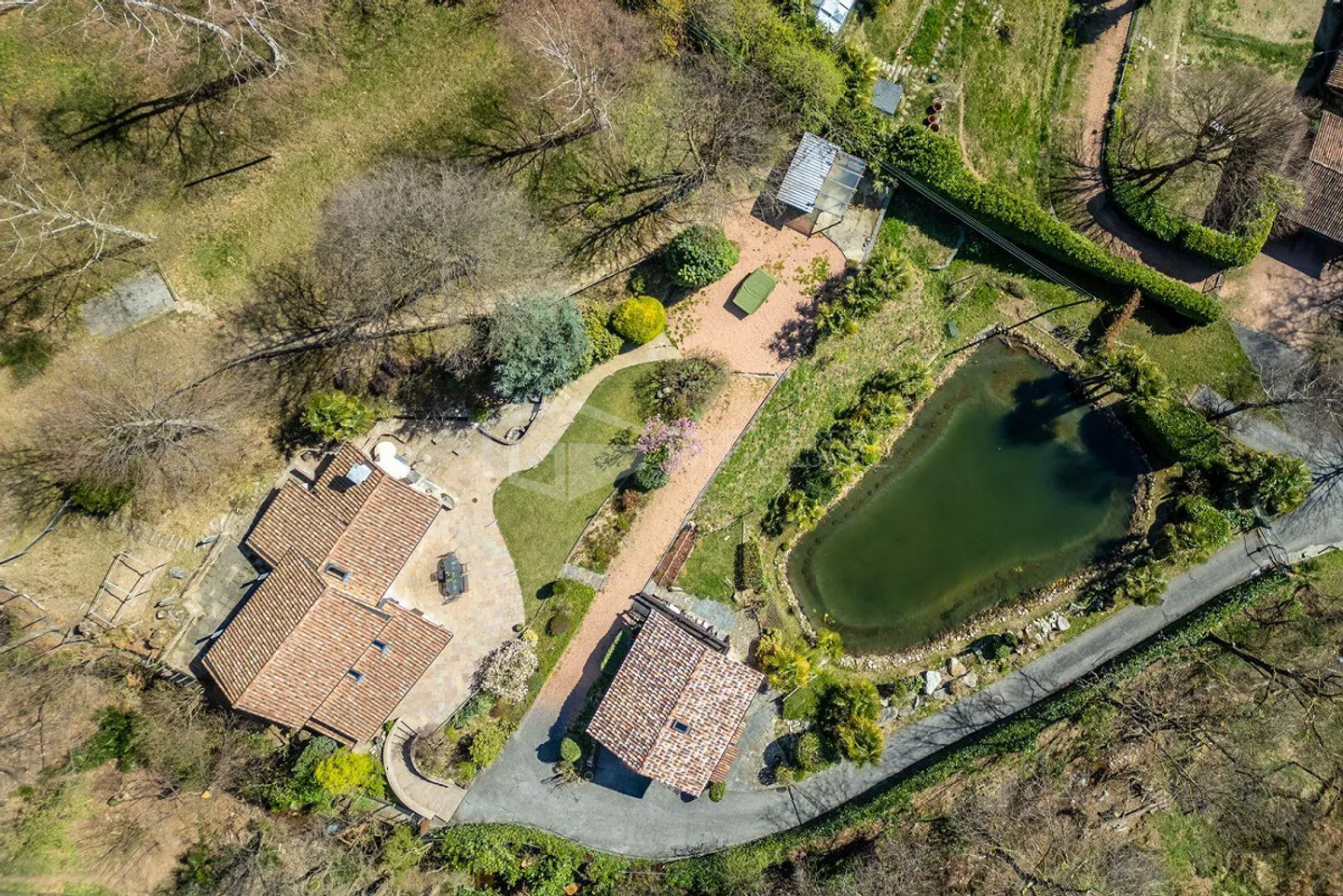 EINE OASE DER PRIVATSPHÄRE: VILLA MIT TEICH UND DEPENDANCE - Foto 20 von 20