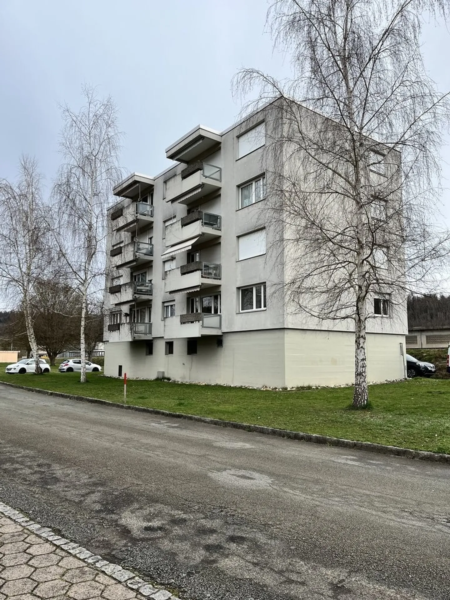 1,5 renovierte Zimmer in Porrentruy sofort oder nach Vereinbarung zu vermieten! - Foto 1 von 6