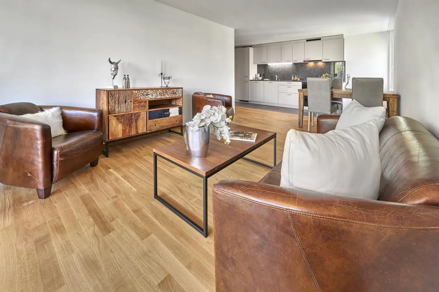 Come and see this home! - Photo 3 of 7