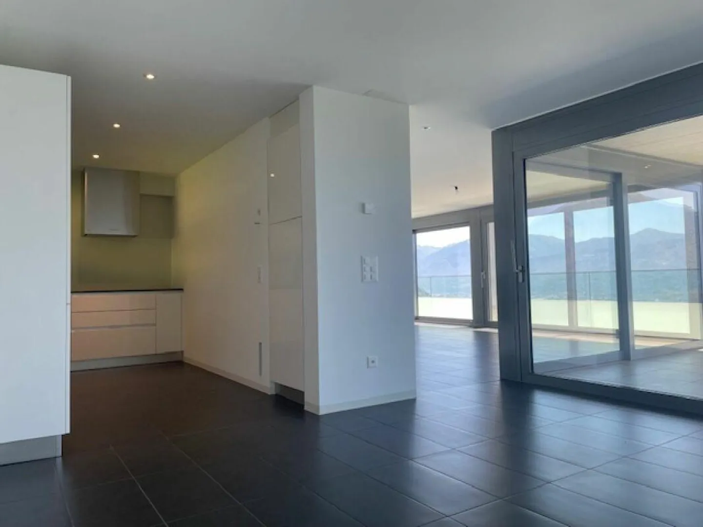 Splendid 4.5-room apartment + studio in Contra - Photo 11 of 20