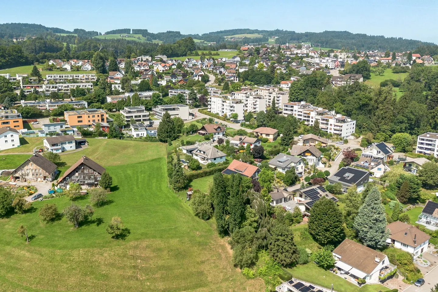 Terrain à bâtir avec vue dégagée dans un emplacement non bâti - Photo 3 sur 6